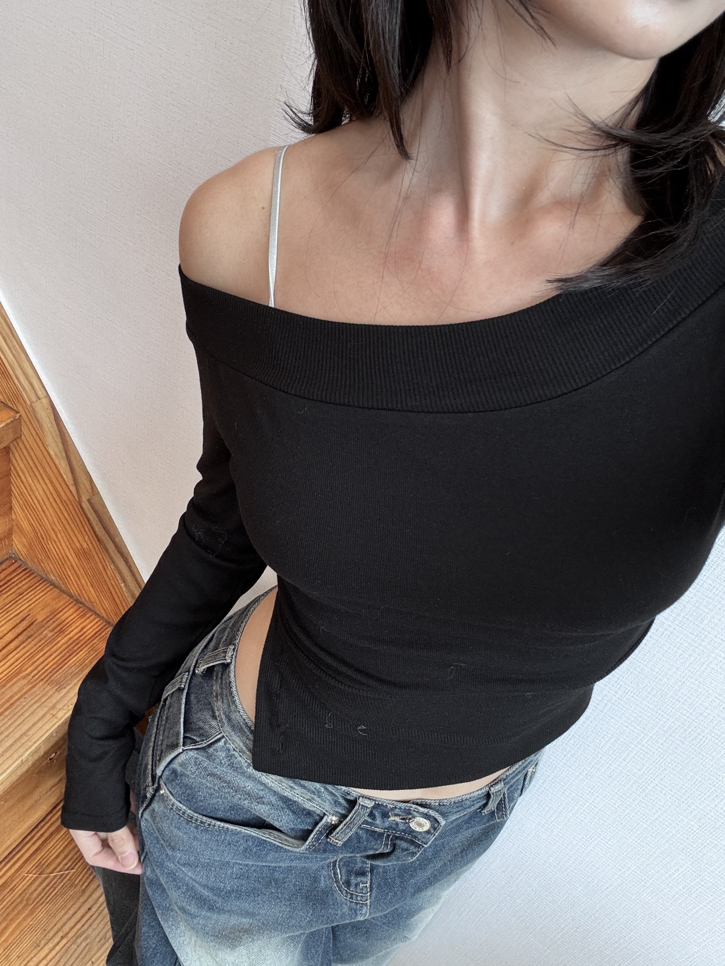 (訂購) 小露膊鈕扣個性直紋上衣T1030(黑/白/灰)