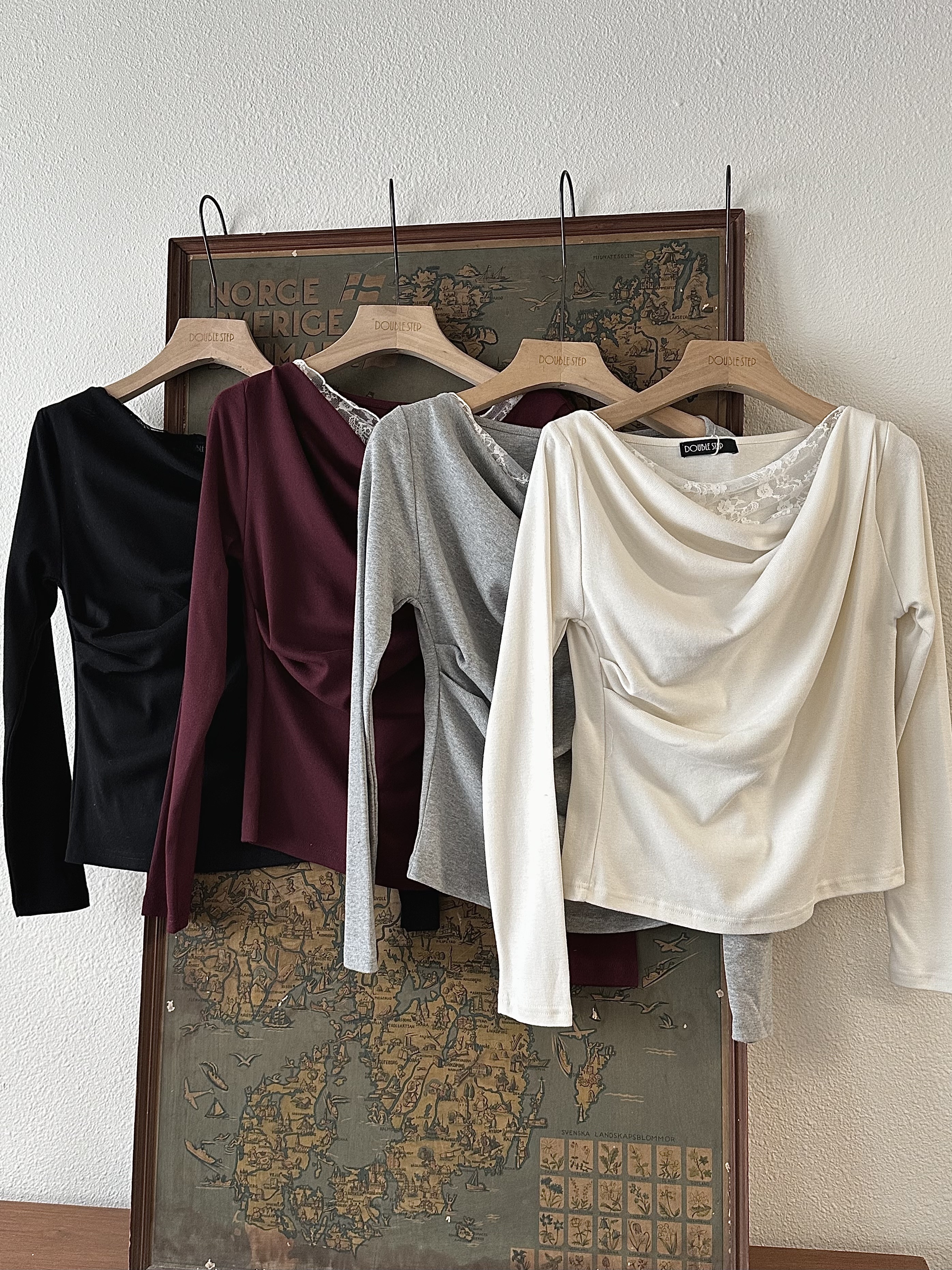 蕾絲拼接針織墜領上衣 - SW53838