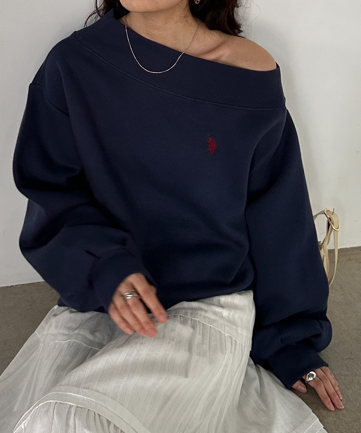 <冬日辣妹>日本 U.S. POLO ASSN. 露肩 刺繡 小標 單肩 長袖 三色