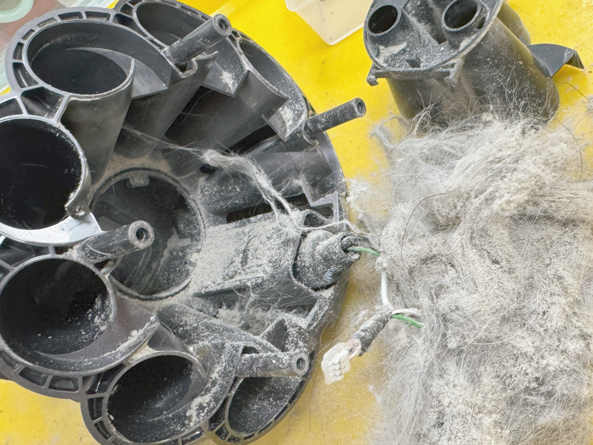 維修前 風道與旋風分離器堆滿灰塵毛髮