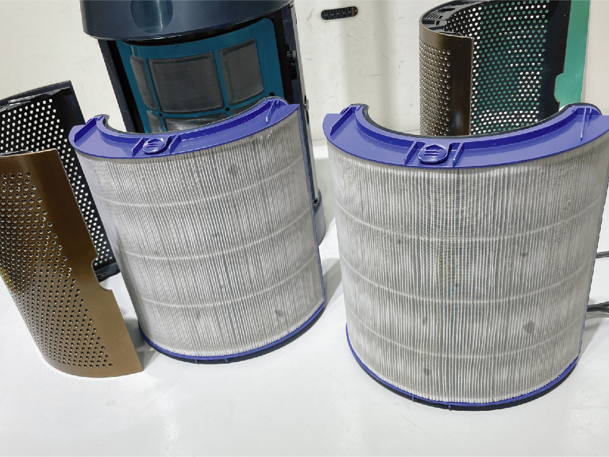 維修前 濾網受潮與機殼內部黴斑