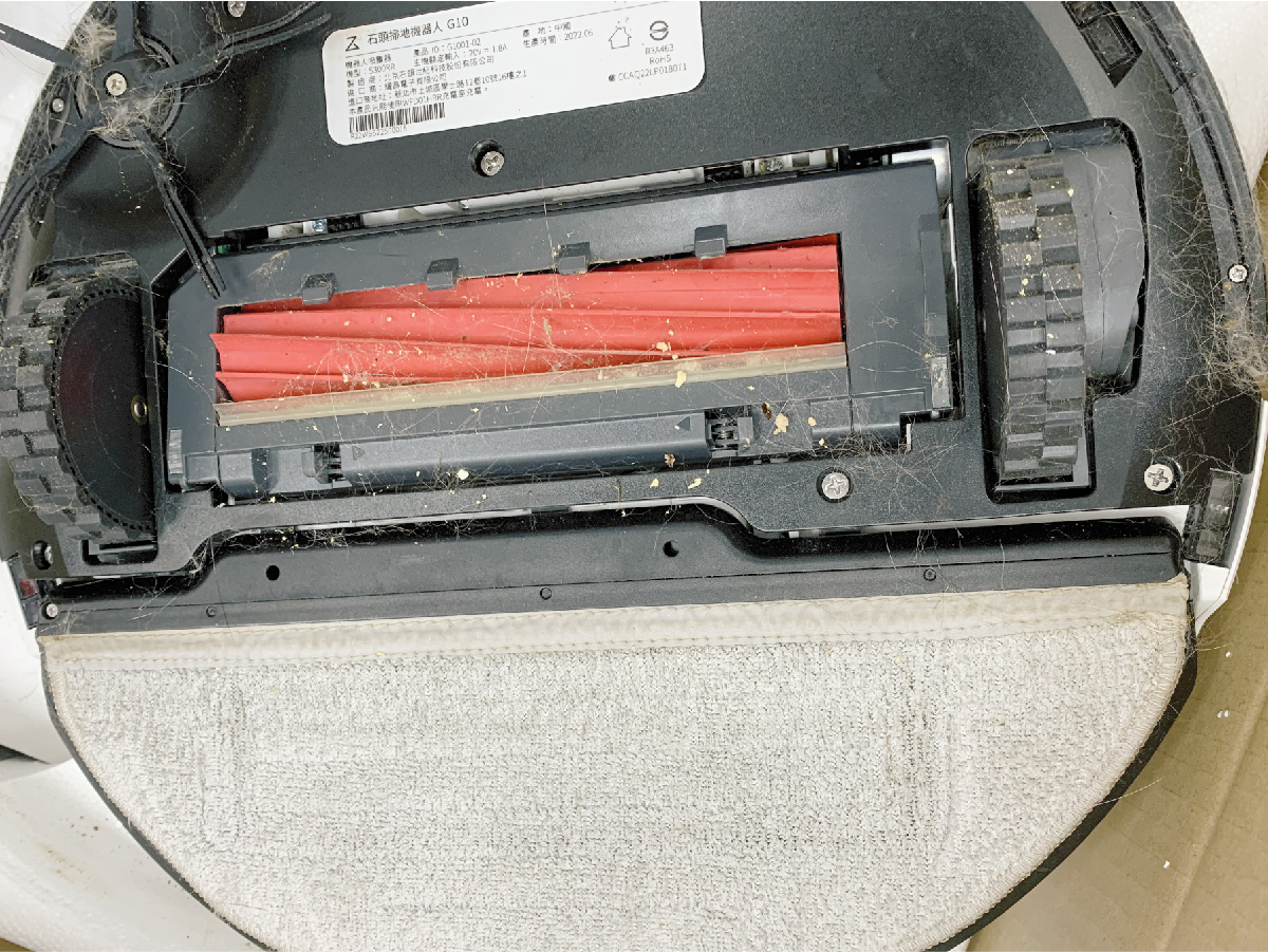 維修前 邊刷或滾刷纏繞毛髮異物