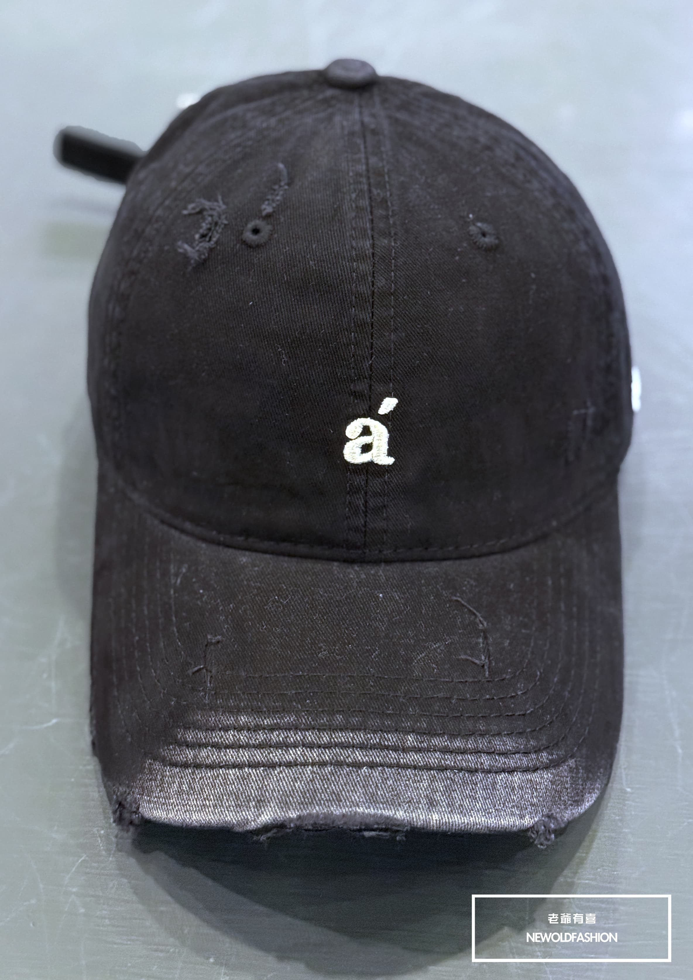 『新品上市』重磅a'刺繡暈染棒球帽-黑