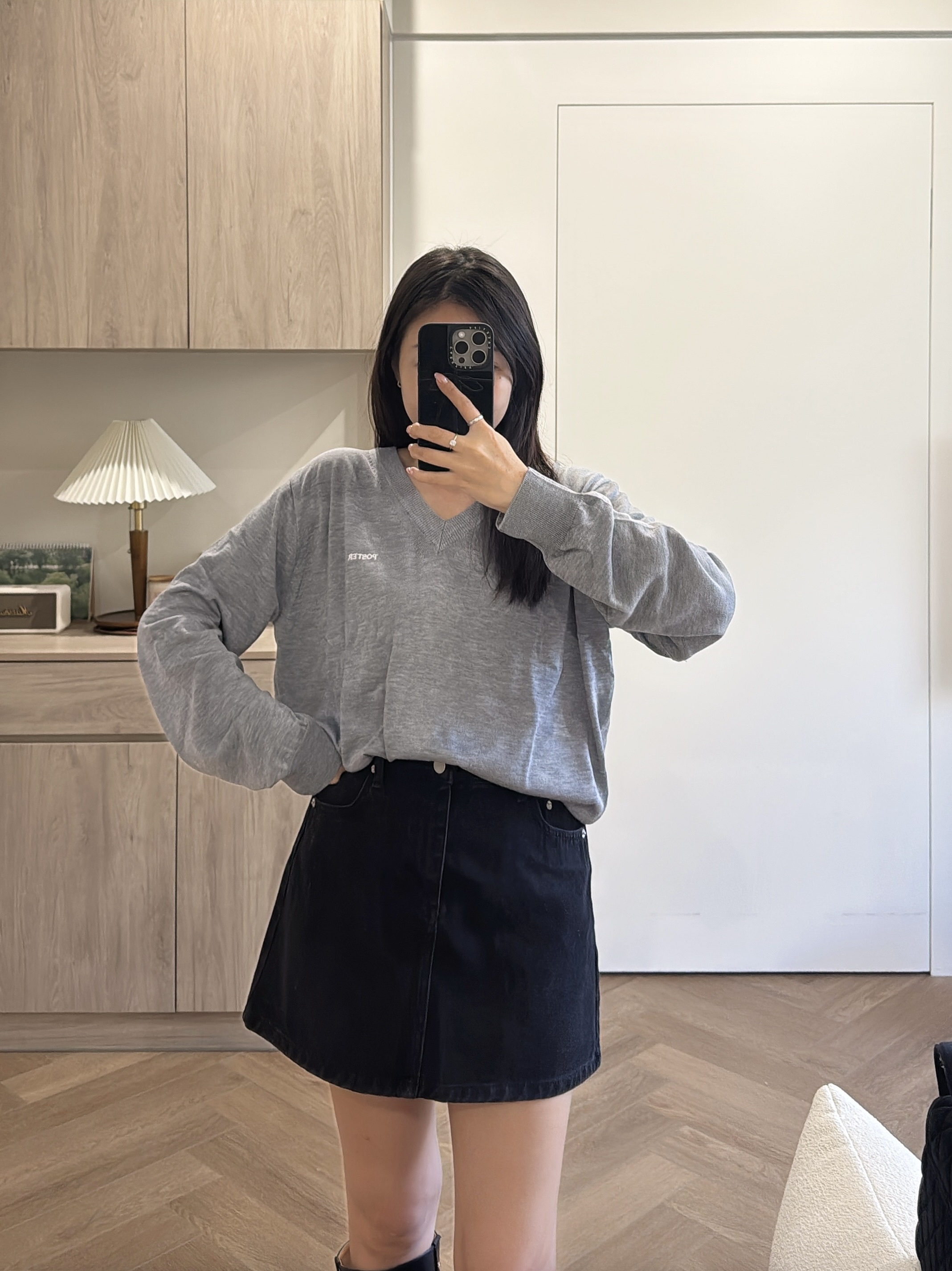 T22 Ｖ領針織衫 (灰現貨)