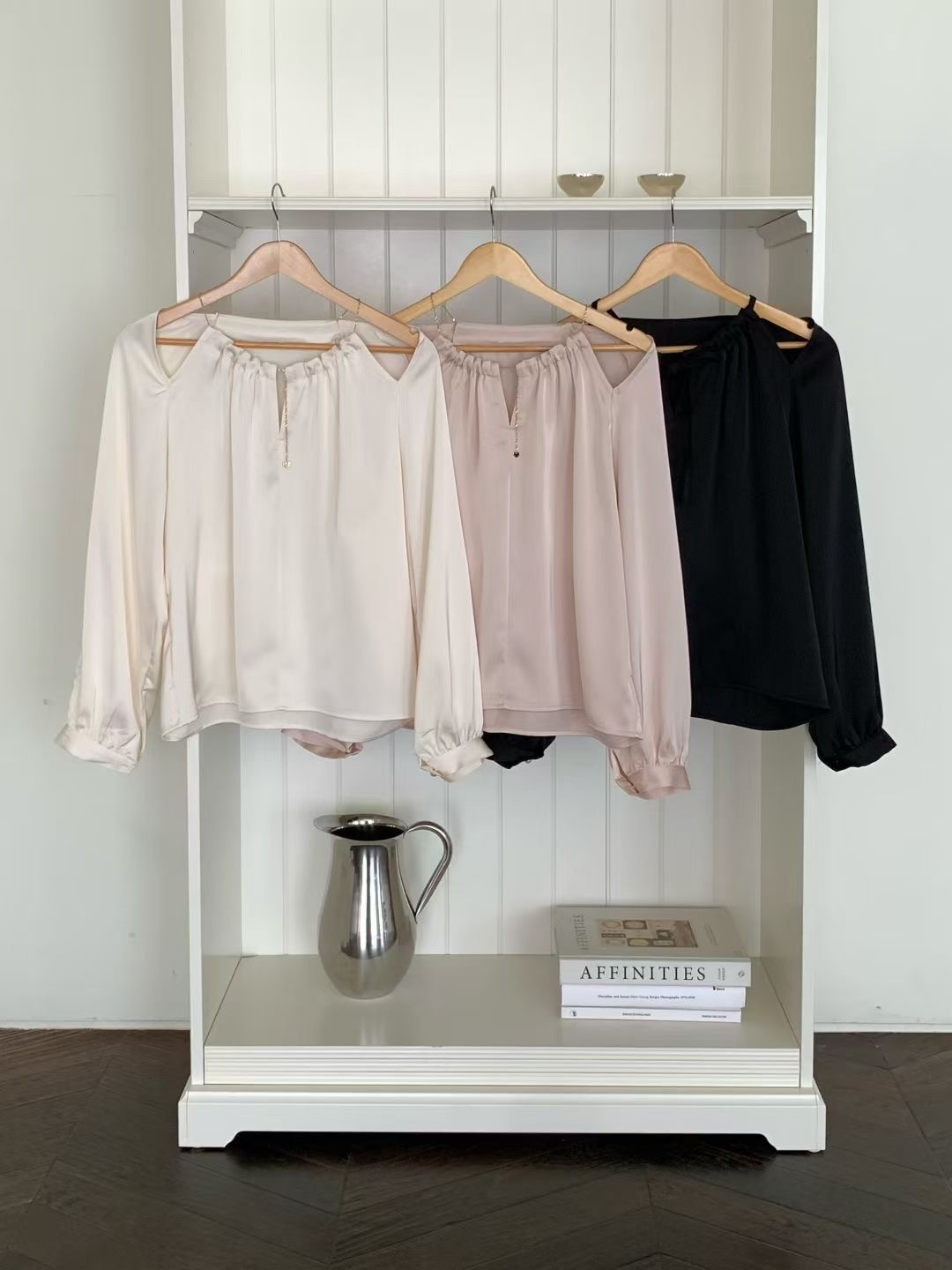 ✨Satin heart chain blouse