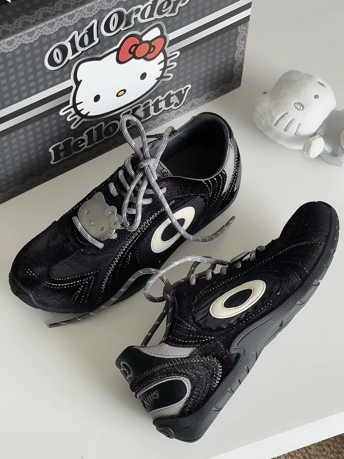 OLD ORDER  x Sanrio KITTY 復古德訓鞋 🖤