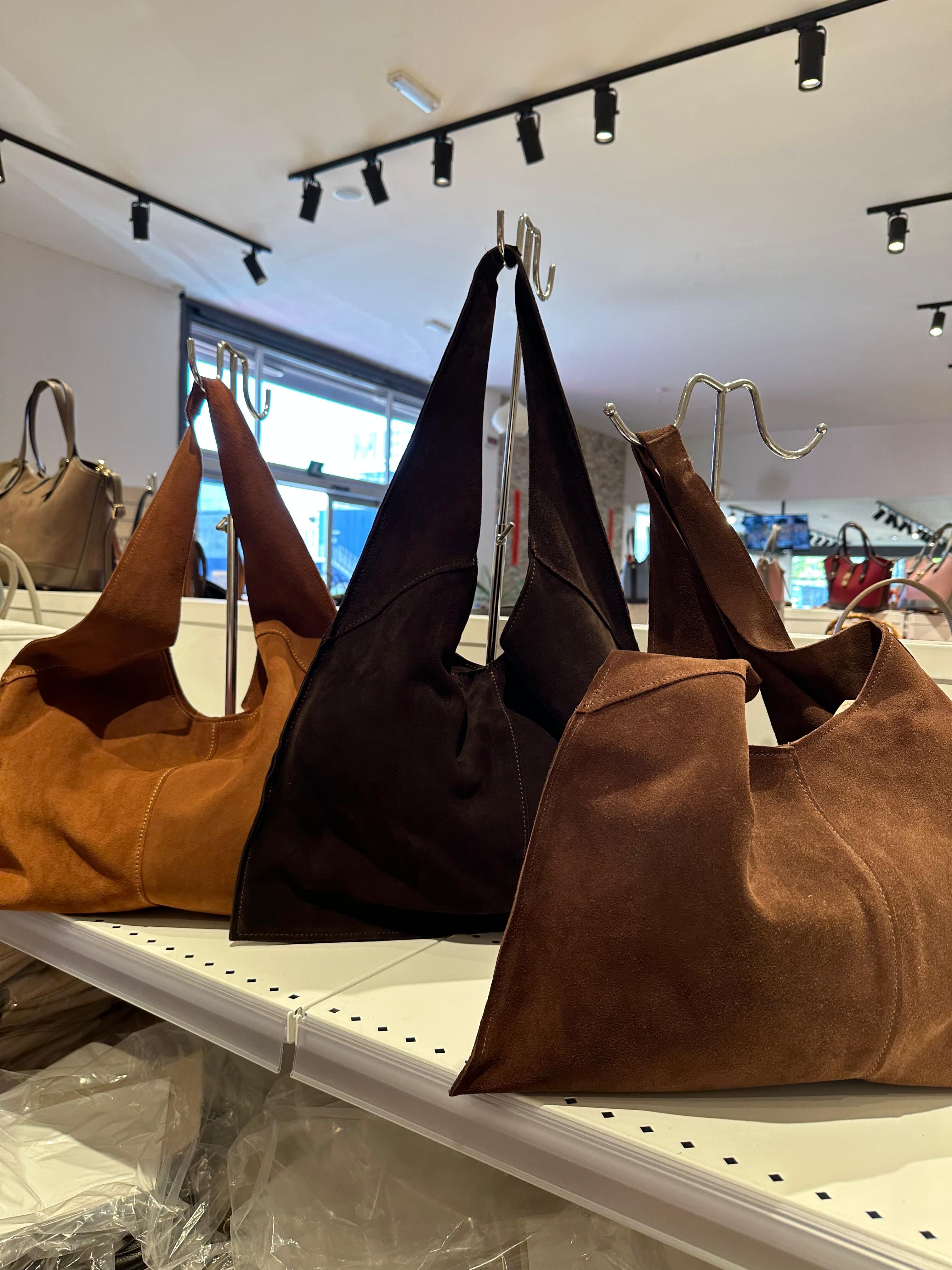 【直播】意大利皮具 LL102620 側孭三角包