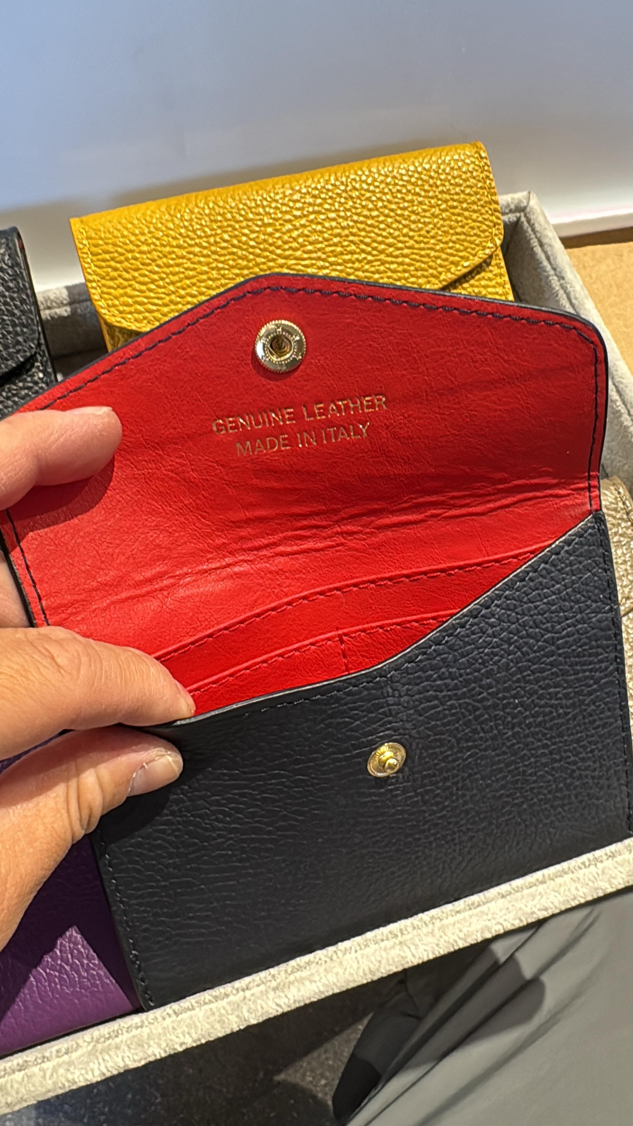 【直播】意大利皮具 LL102637 鈕扣短銀包