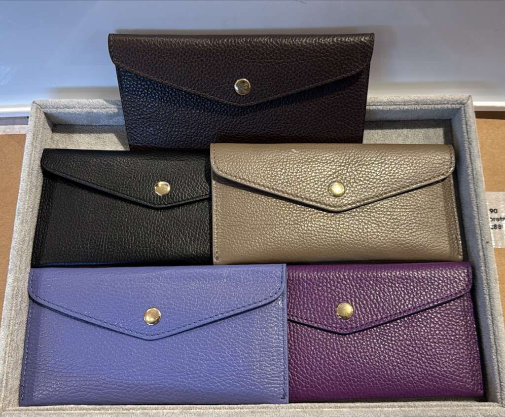 【直播】意大利皮具 LL102638 鈕扣長銀包