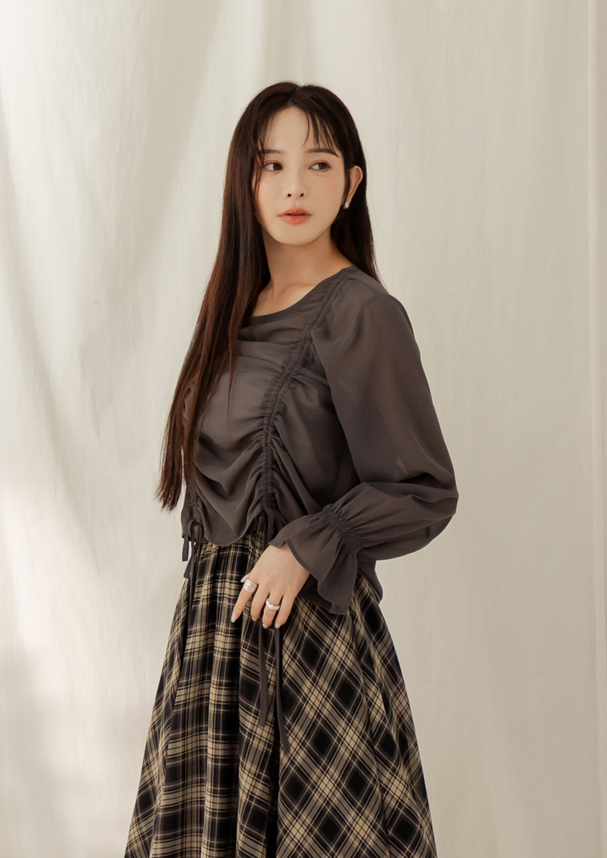 透膚抽繩素色上衣