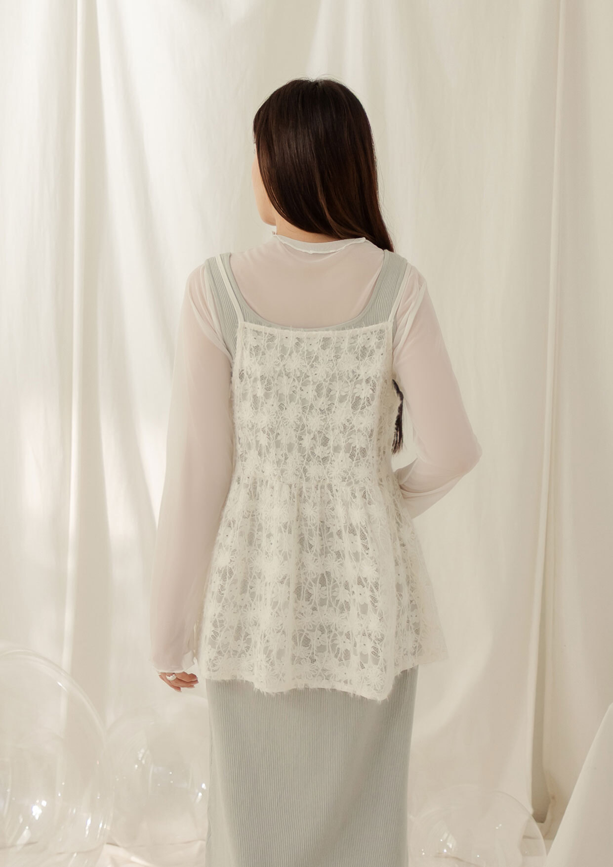 細肩壓花毛絨感吊帶背心