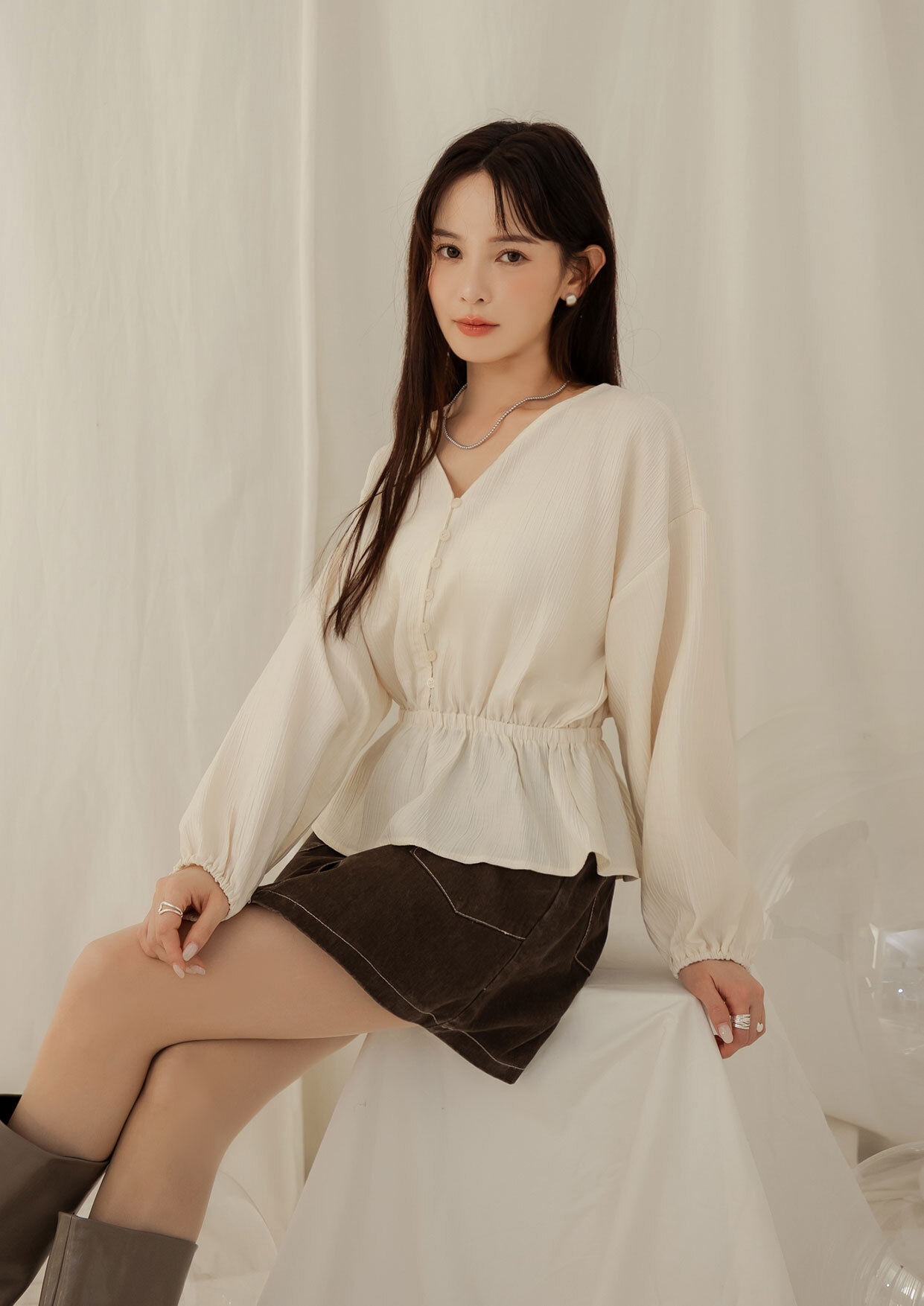 直條壓紋挖背綁帶上衣