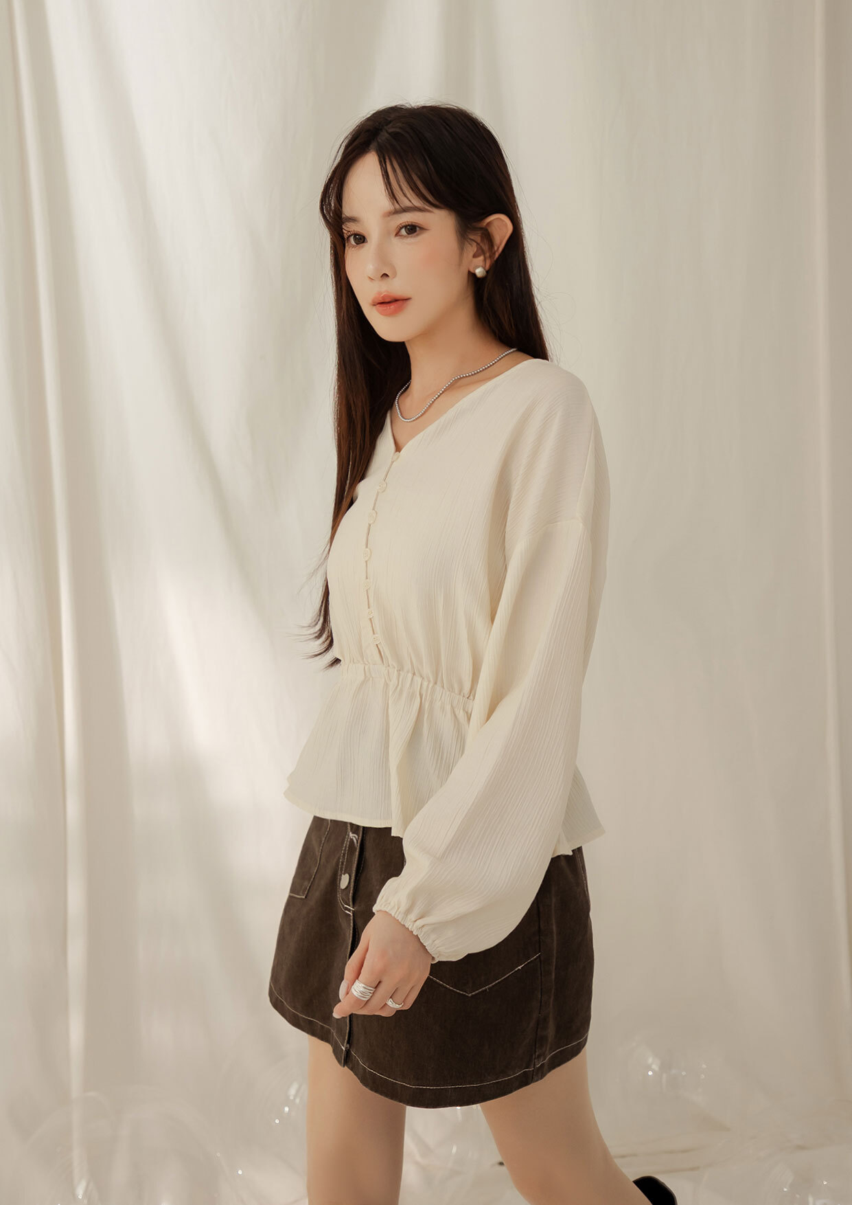 直條壓紋挖背綁帶上衣