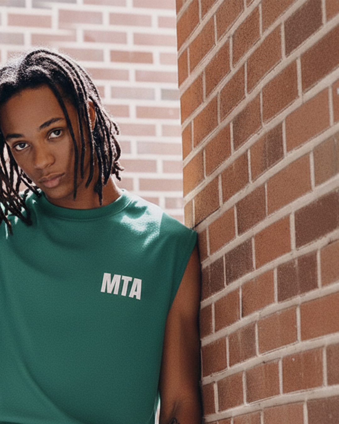 MTA BASIC VEST 深灰色 白色 綠色 印花 寬鬆 排汗 經典 背心【MT25T002】