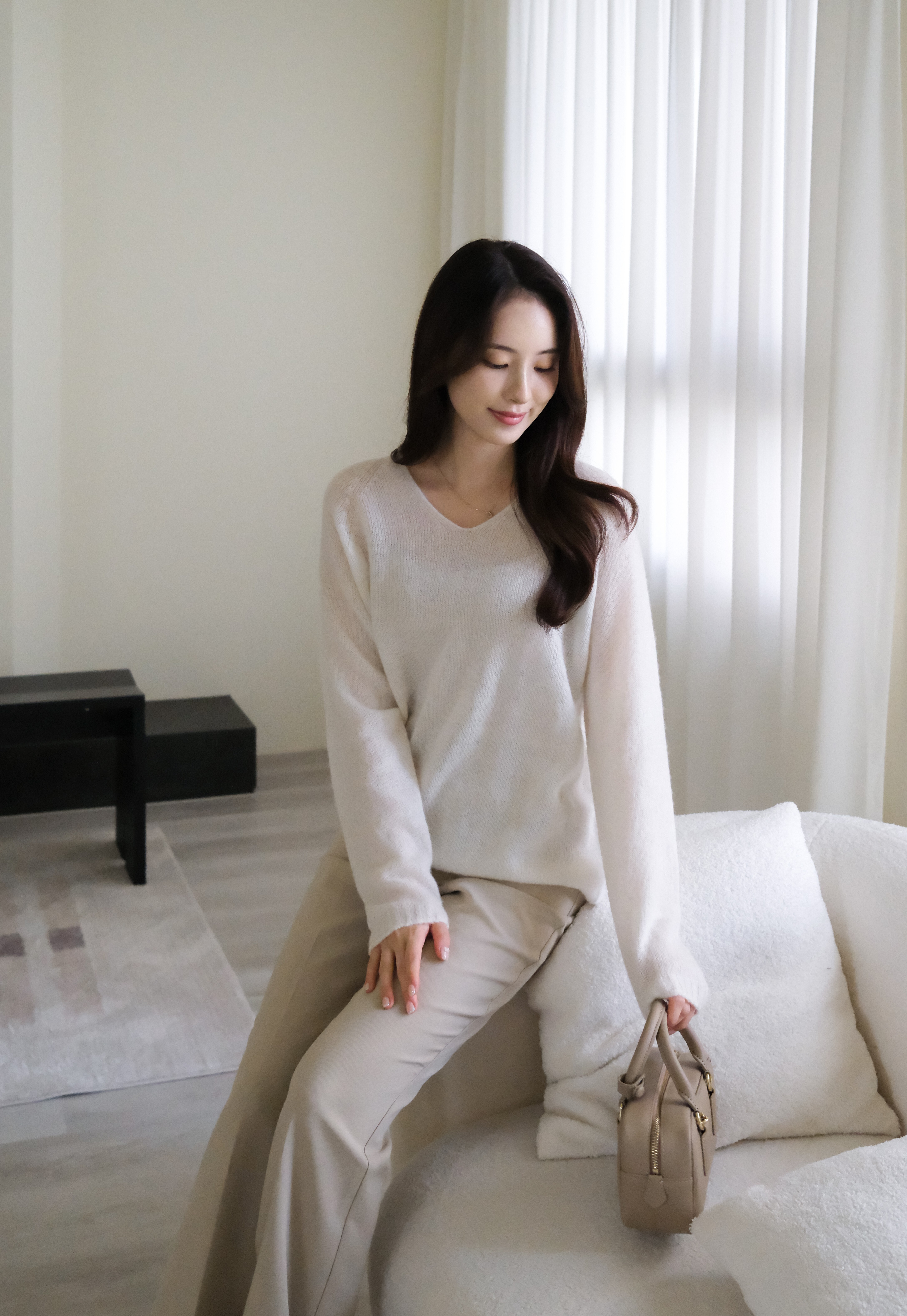 🚀當日出貨🚀 Mood made │羊絨&桑蠶絲 高級柔軟V領針織衫 ( 2 colors)