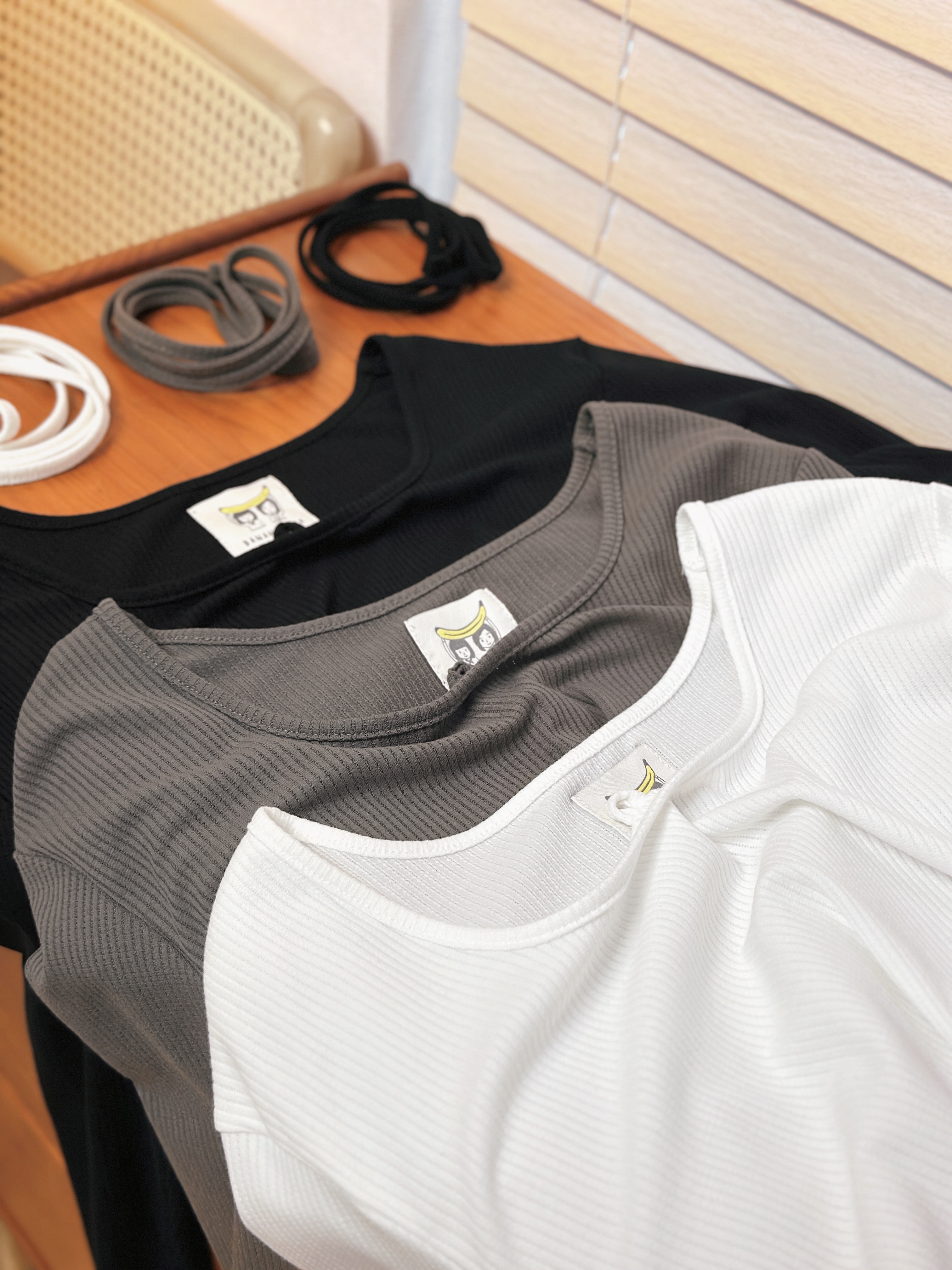 三色 / 2WAY方領直坑紋長袖上衣 / 2-Way Tie-Up Square Neck Ribbed Top