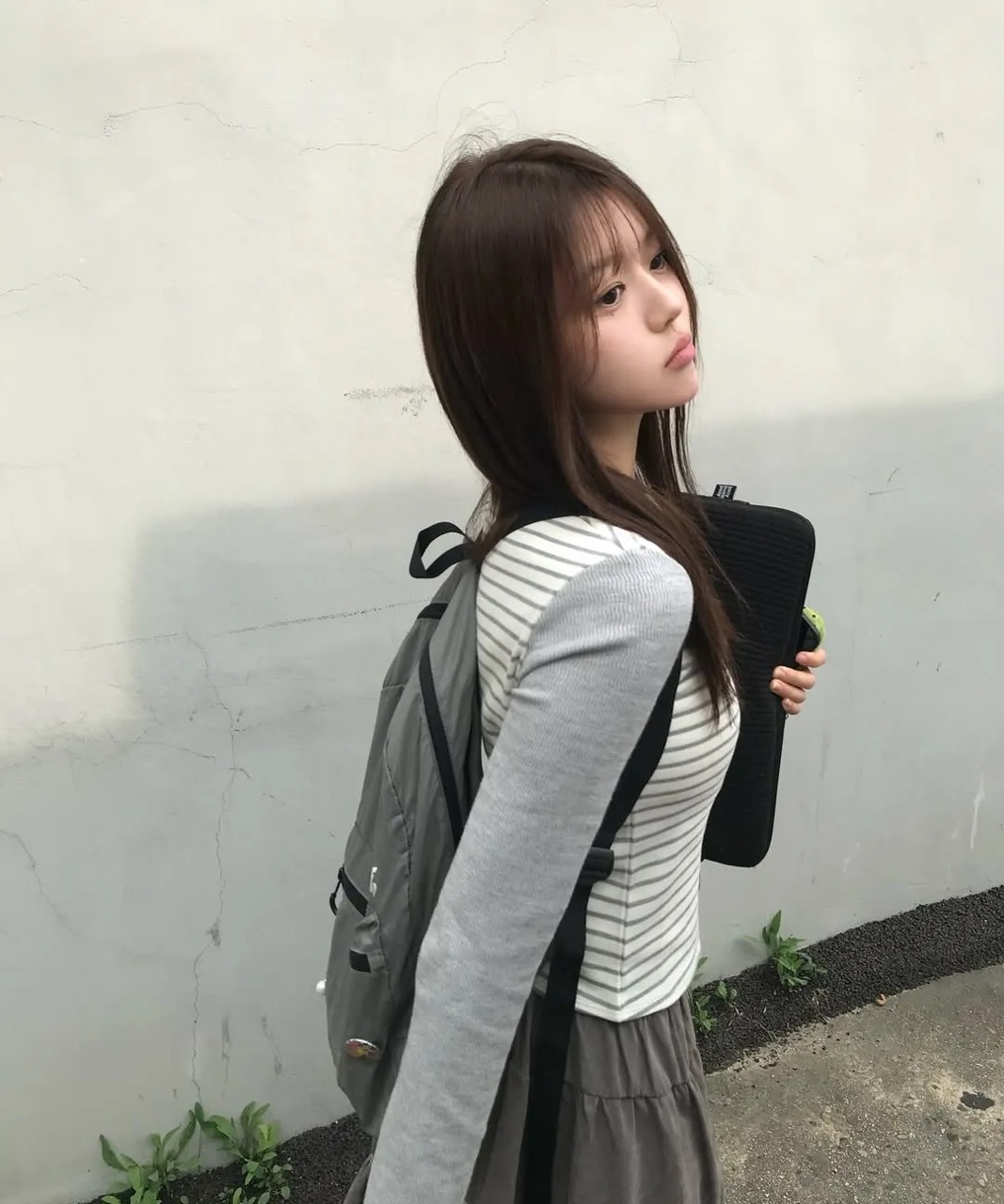 🇰🇷 aeae STRAWBERRY TEE 薄長袖 微短版 修身 燕麥灰 條紋 拼接 / 預購