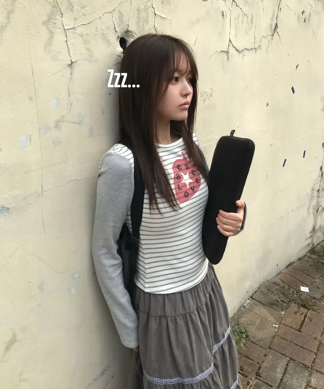 🇰🇷 aeae STRAWBERRY TEE 薄長袖 微短版 修身 燕麥灰 條紋 拼接 / 預購