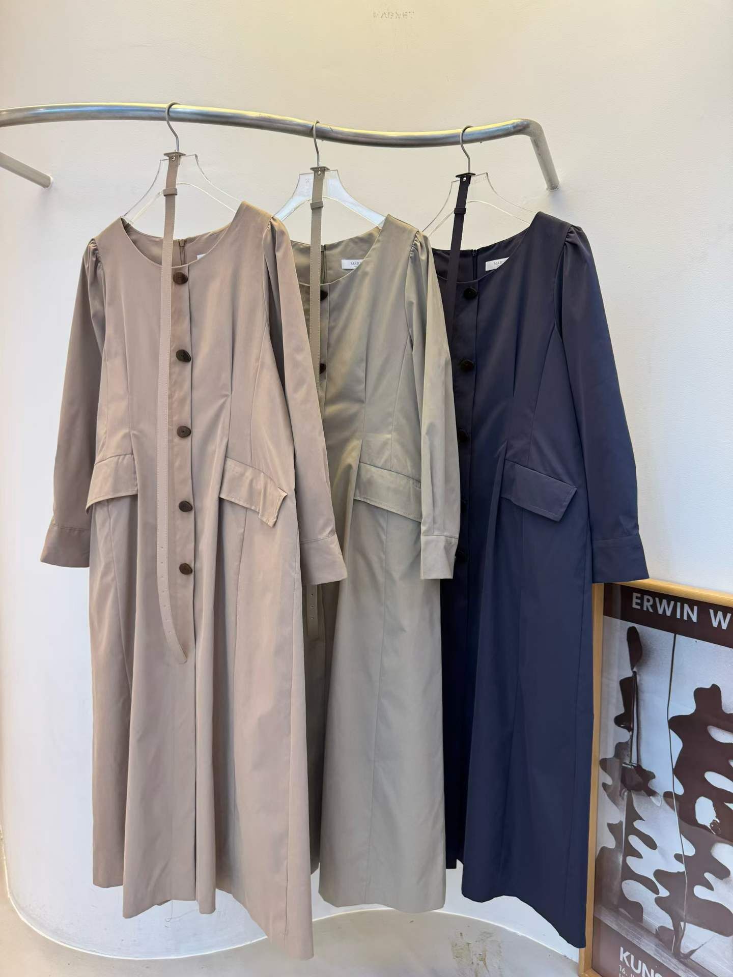 MG5115 圓領排扣腰帶連身裙