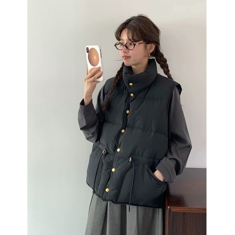 ᴷᴼᴿᴱᴬ 🇰🇷Egg暖感立領金釦抽繩羽絨馬甲背心(兩色)