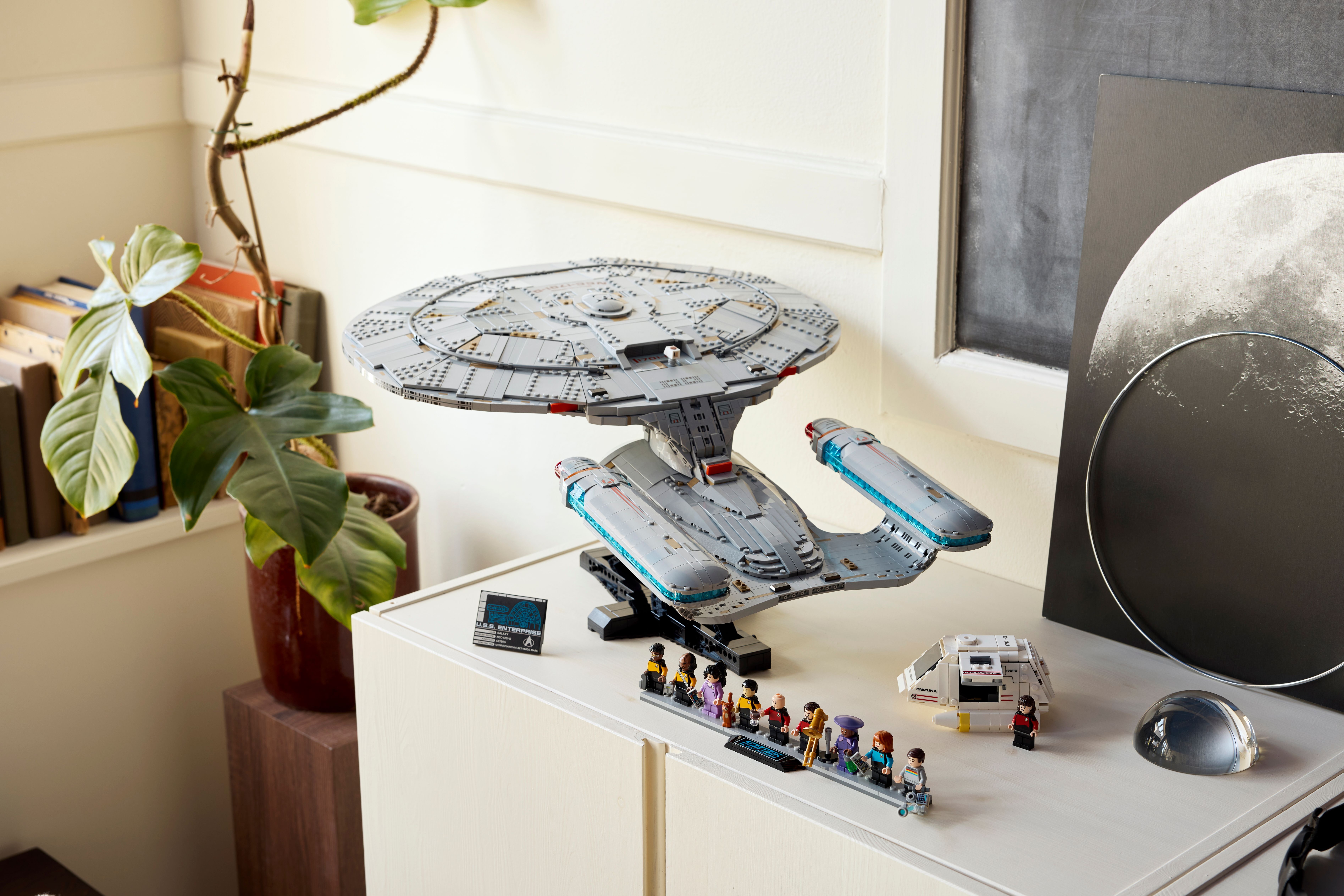 10356 Star Trek: U.S.S. Enterprise NCC-1701-D™