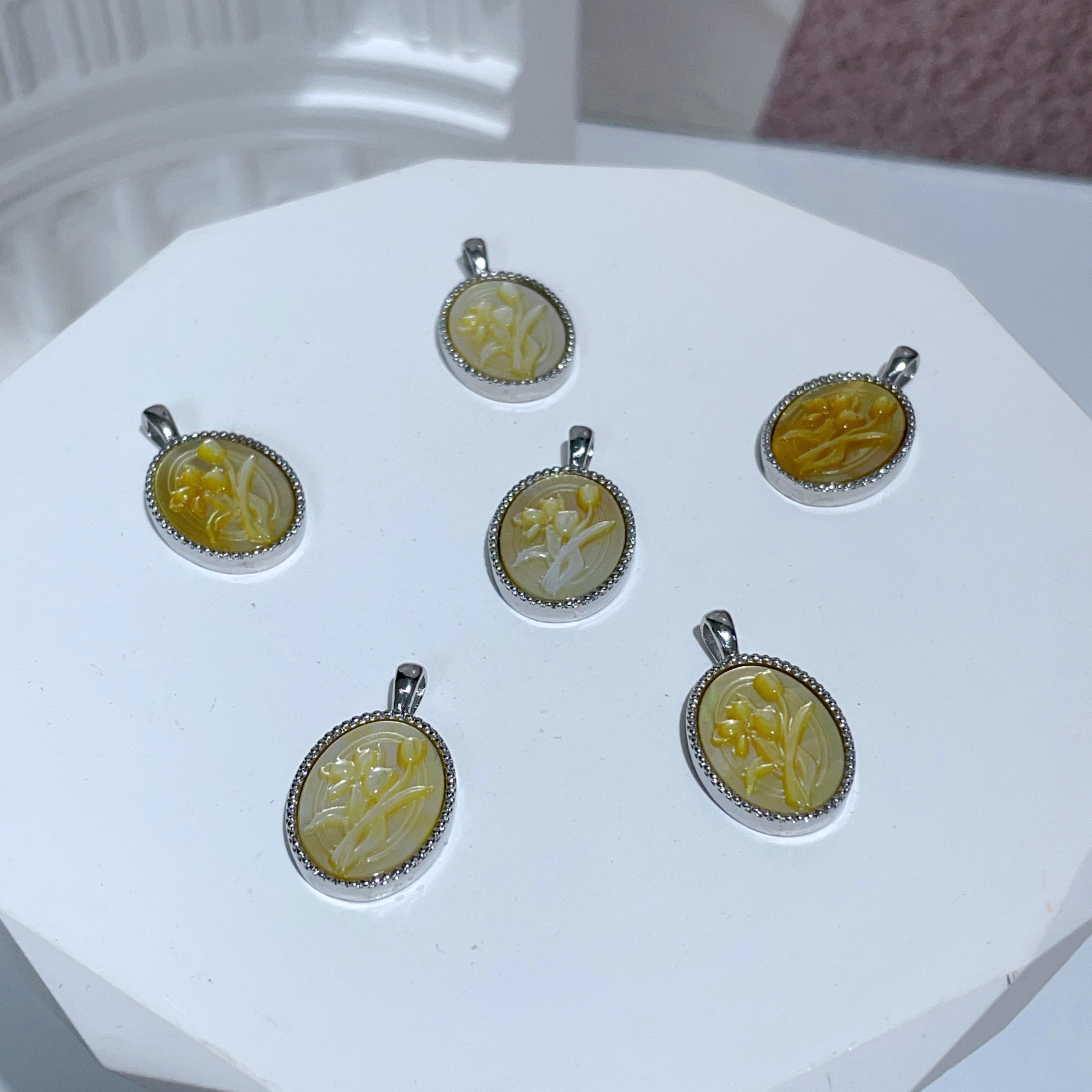 E279 黃金貝母雕刻吊墜