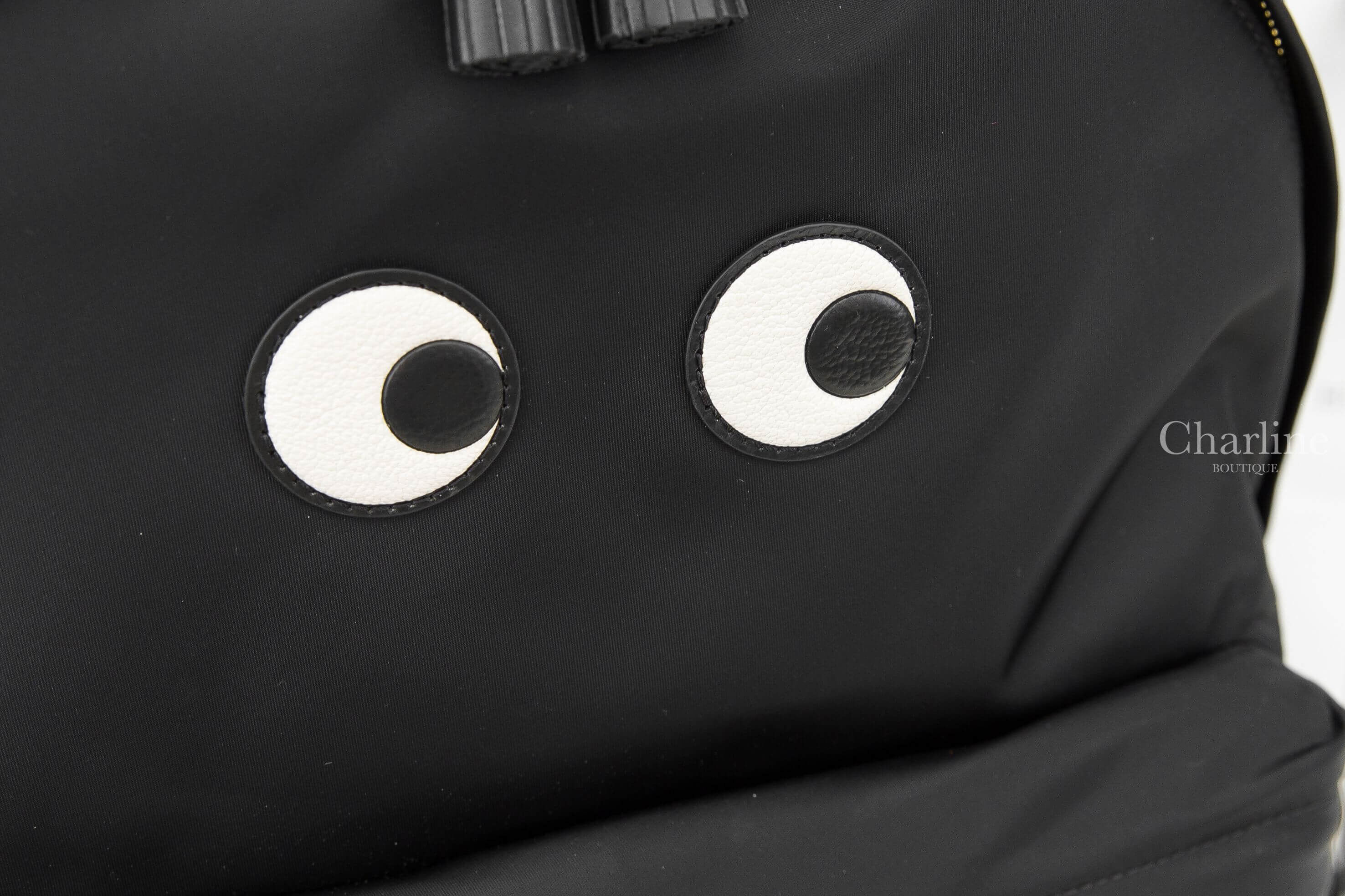 Anya Hindmarch Eyes Backpack 黑色再生尼龍白色牛皮眼睛紅色內裡黑色流蘇金色拉鍊大型手提後背包
