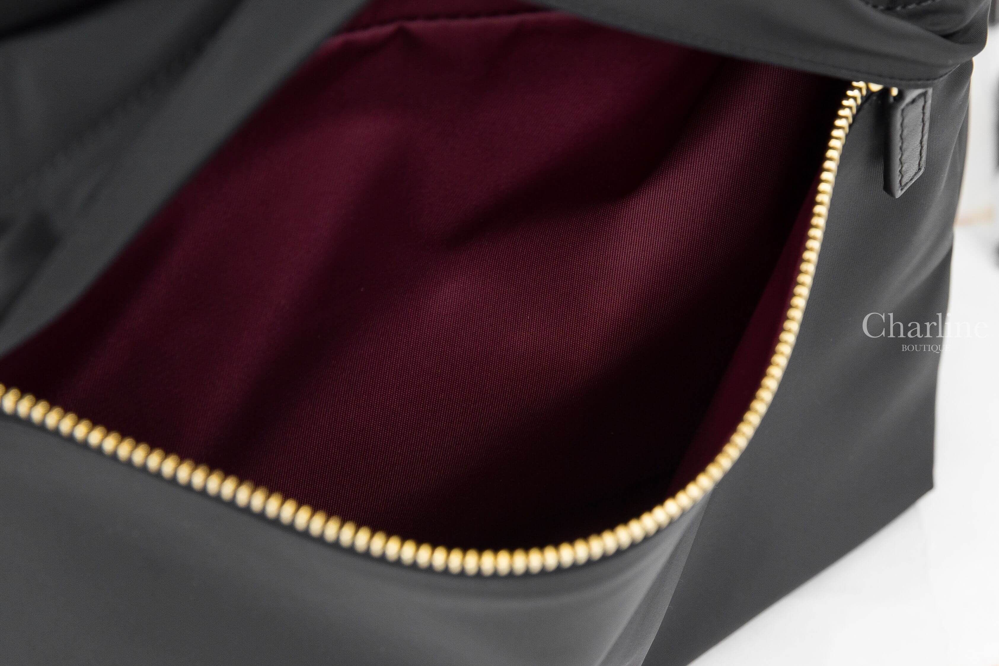 Anya Hindmarch Eyes Backpack 黑色再生尼龍白色牛皮眼睛紅色內裡黑色流蘇金色拉鍊大型手提後背包-Charline Boutique 精品代購