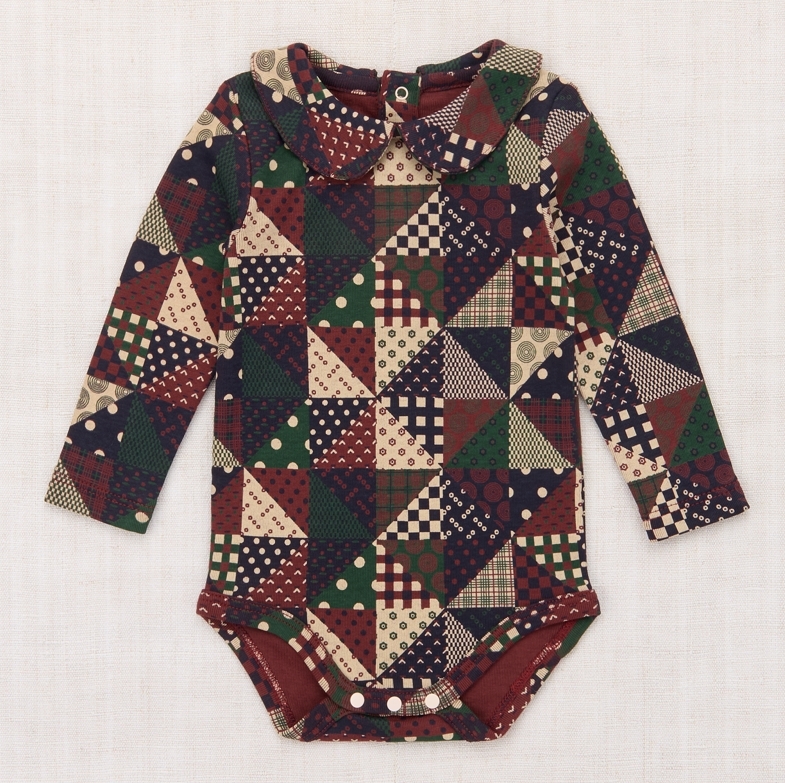 Misha & Puff 三角形拼接包屁衣 Baby Petit Collar Onesie - Madder Root Patchwork