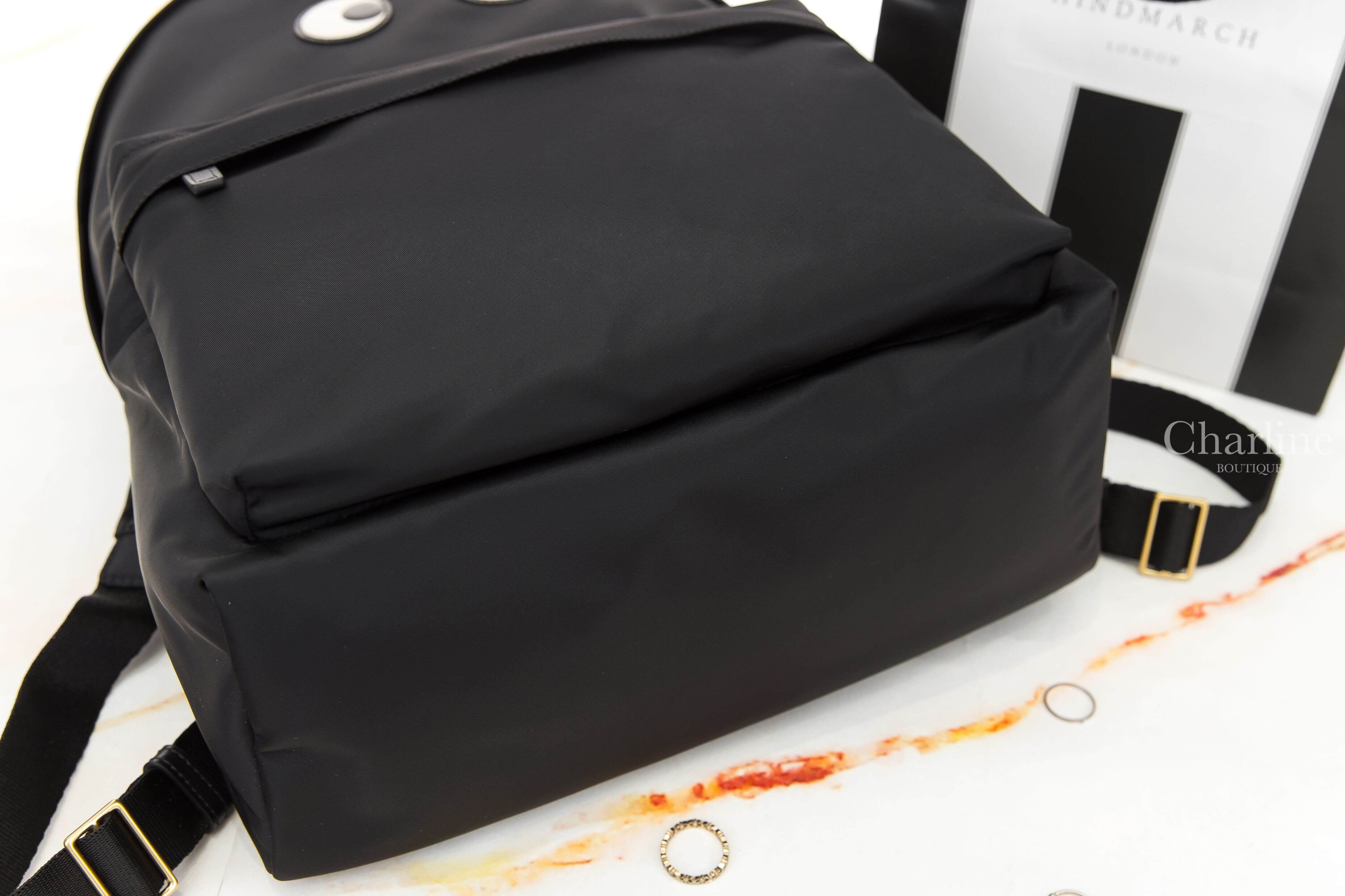 Anya Hindmarch Eyes Backpack 黑色再生尼龍白色牛皮眼睛紅色內裡黑色流蘇金色拉鍊大型手提後背包-Charline Boutique 精品代購