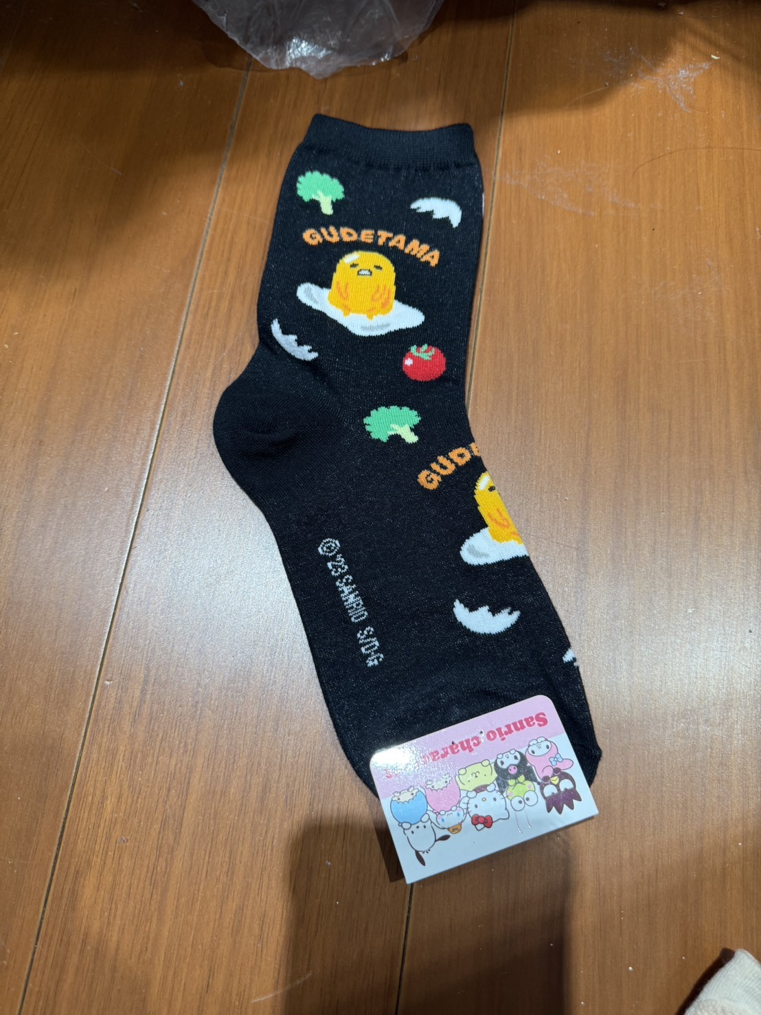 韓襪-蛋黃哥黑中長襪