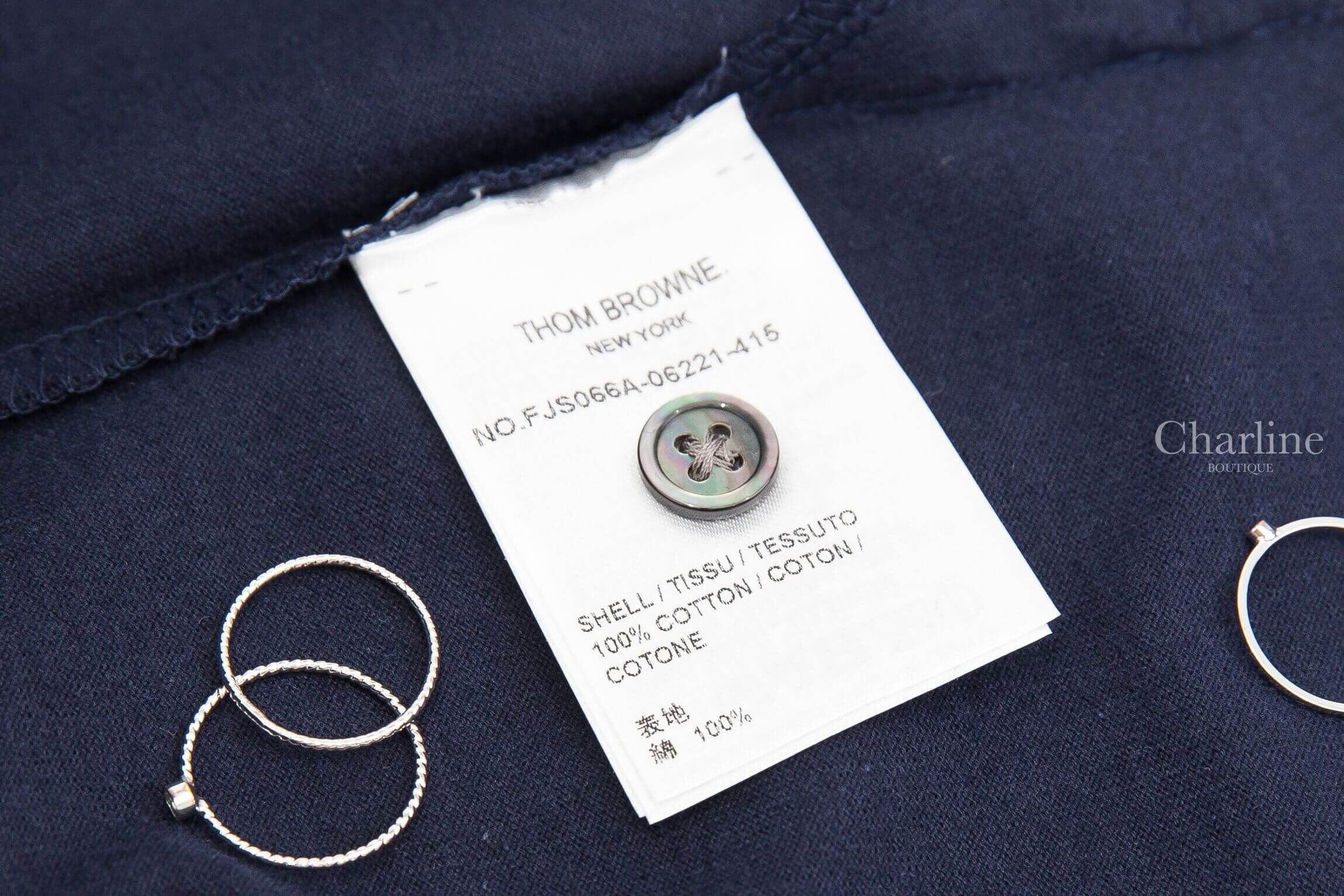 Thom Browne Long Sleeve Rugby Tee W/ Engineered 4-Bar 深藍色側邊白色四條橫紋前短後長側邊鈕扣開衩薄款長袖棉質上衣-Charline Boutique 精品代購