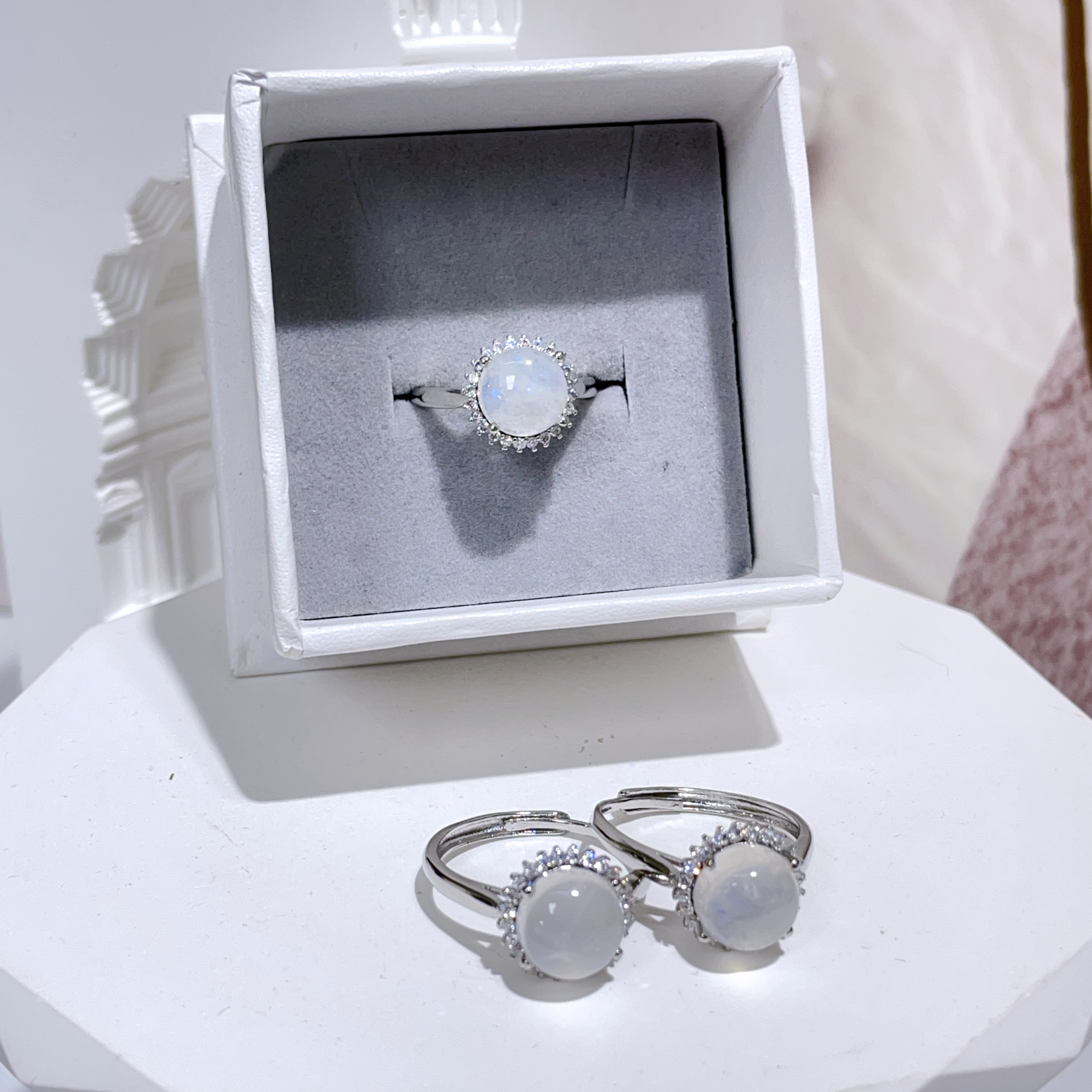 E259 藍月亮閃石邊戒指