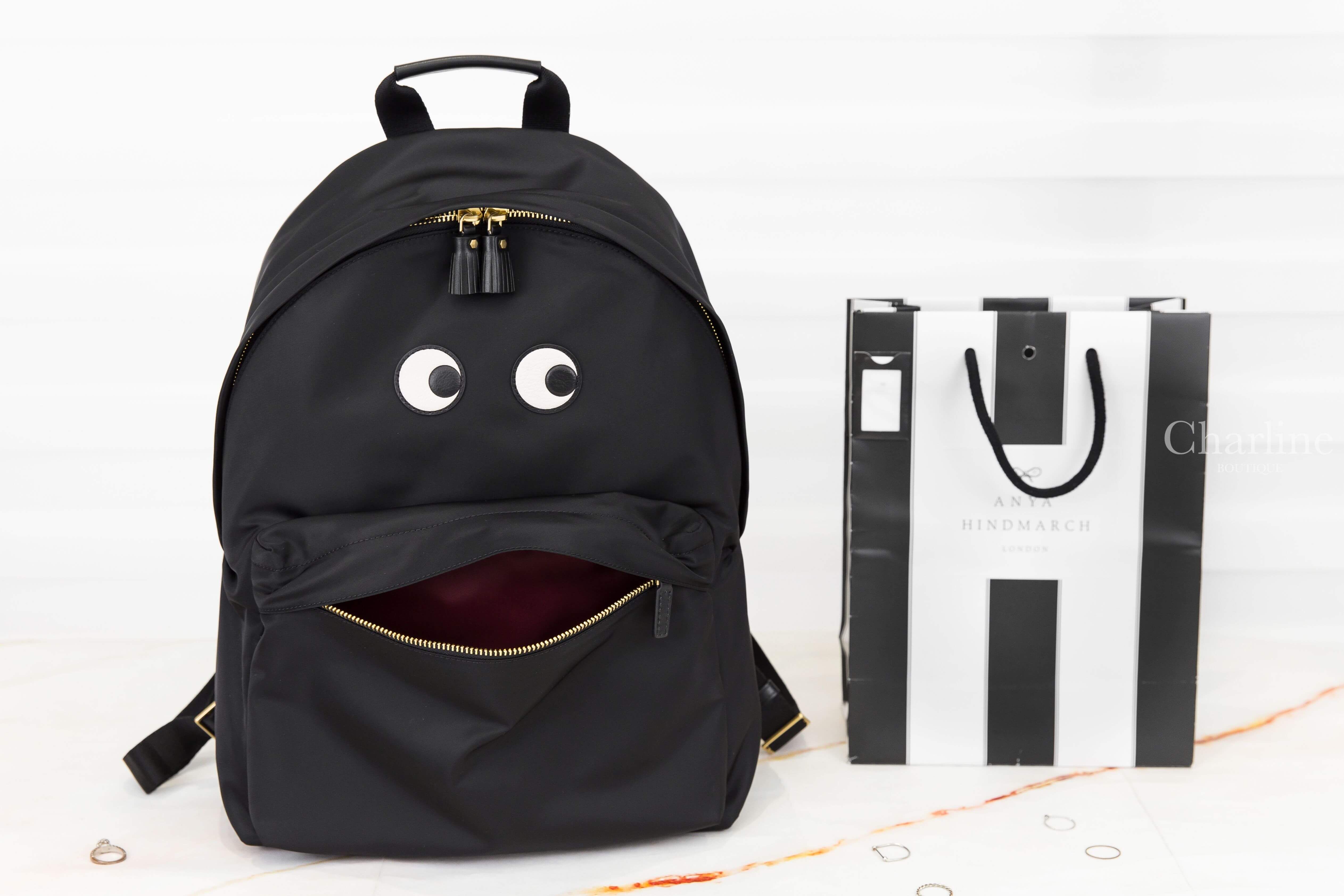 Anya Hindmarch Eyes Backpack 黑色再生尼龍白色牛皮眼睛紅色內裡黑色流蘇金色拉鍊大型手提後背包