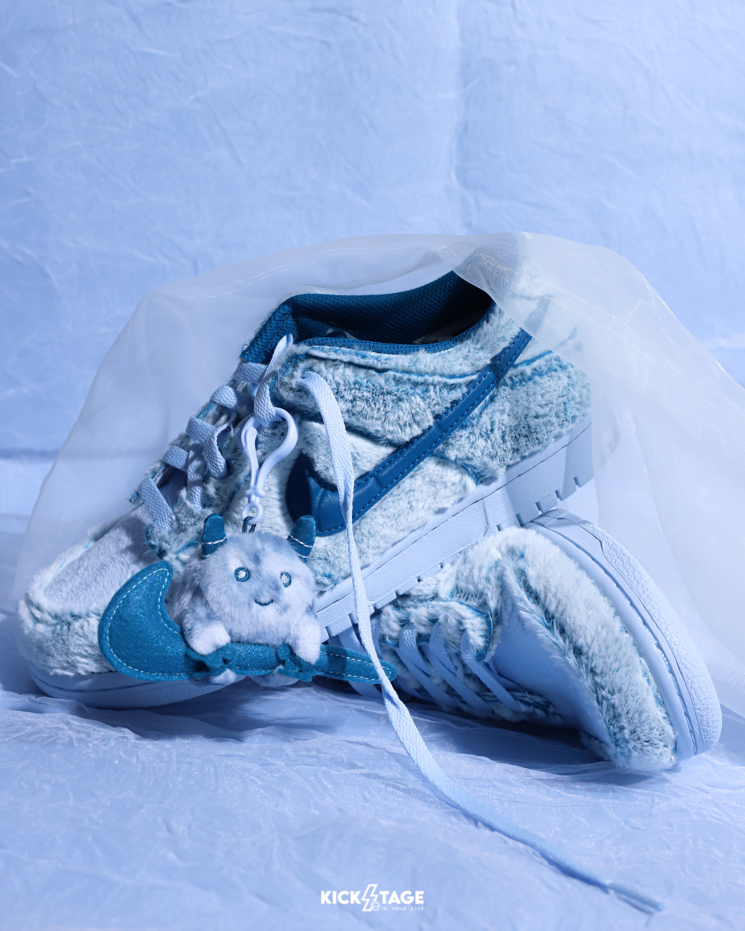 <限量商品不退換> 大童鞋 女生尺寸 NIKE DUNK LOW GS 'Abominable Snowman' 雪怪 雪寶 絨毛 吊飾 運動鞋 休閒鞋【IM7171-301】