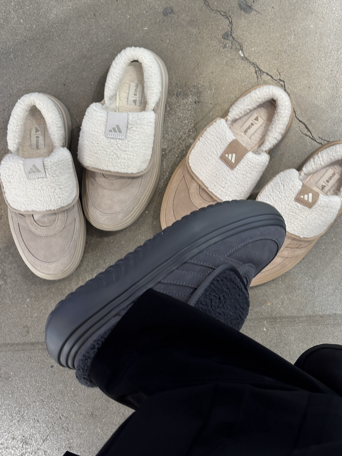 ADIDAS GRAND COURT MULE 毛毛拖 穆勒鞋 女鞋 奶油色 奶茶色 炭黑