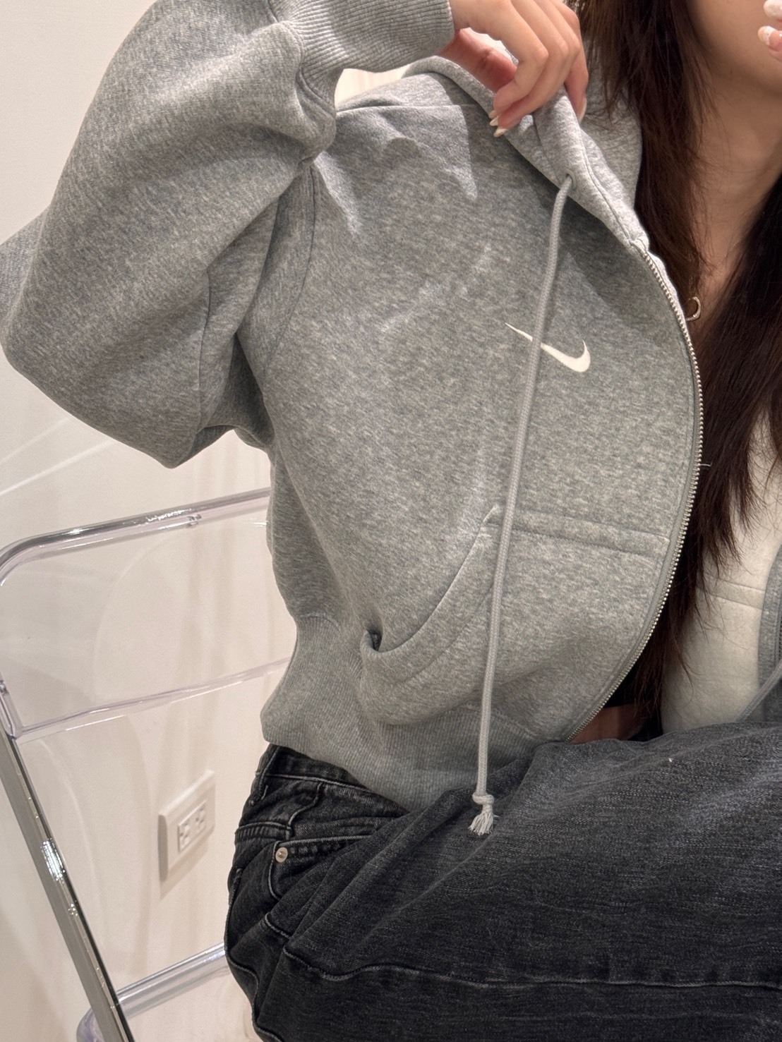 <快速出貨> Nike 刺繡小勾 "短版" 連帽外套 灰