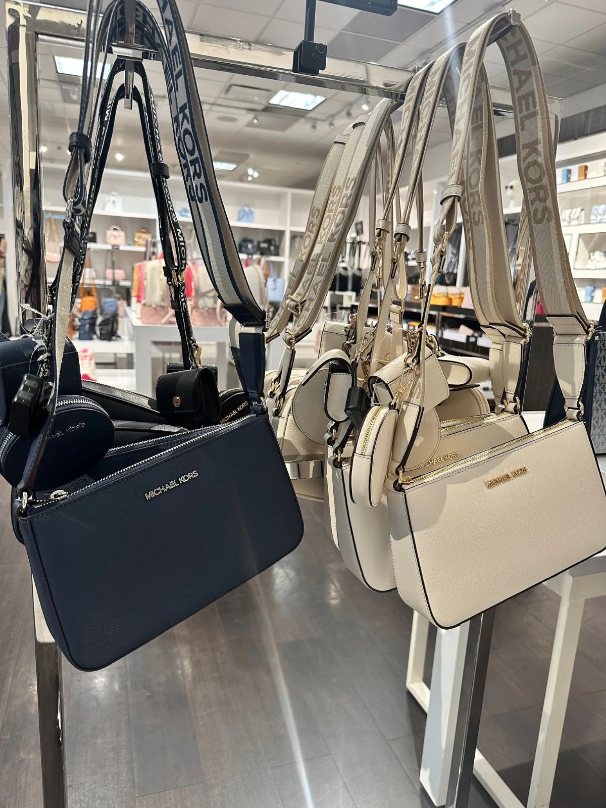 【現貨瑕疵貨品】Michael Kors 斜孭袋配Airpods套 深藍色 (HC0225)