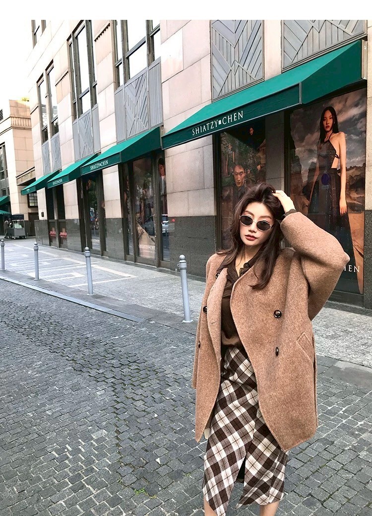 奶茶杏附綁帶雙排釦圓領短大衣外套-S-L (Elegant & Love)