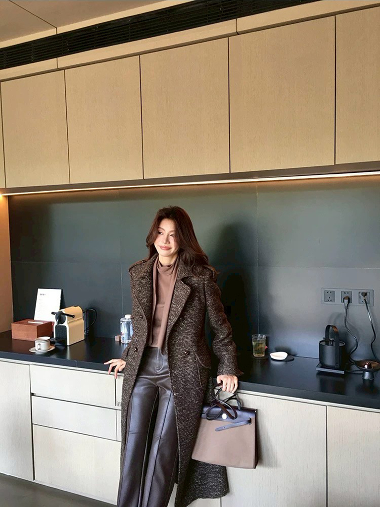 微光澤感綁帶領巾造型長袖上衣-S-L / 2色 (Elegant & Love)