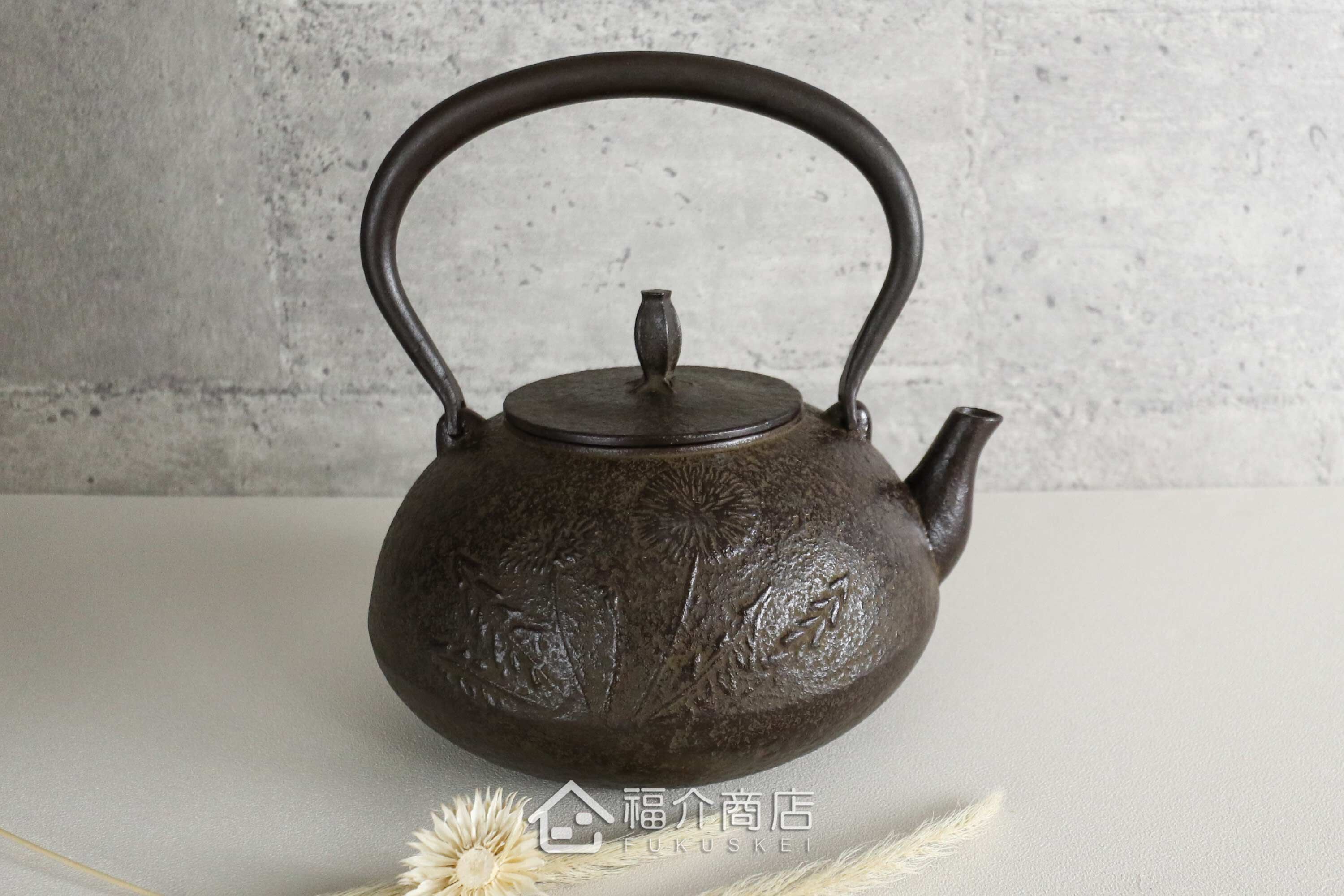 煮水泡茶用的日本製蒲公英花朵紋樣鑄鐵壺
