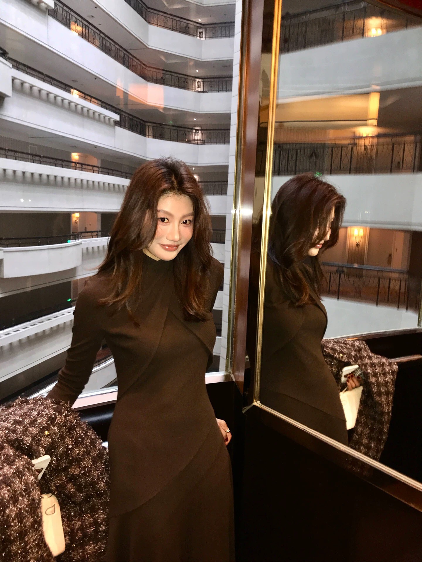 巧克力色系交叉領口不規則裙擺長洋裝-S-L (Elegant & Love)