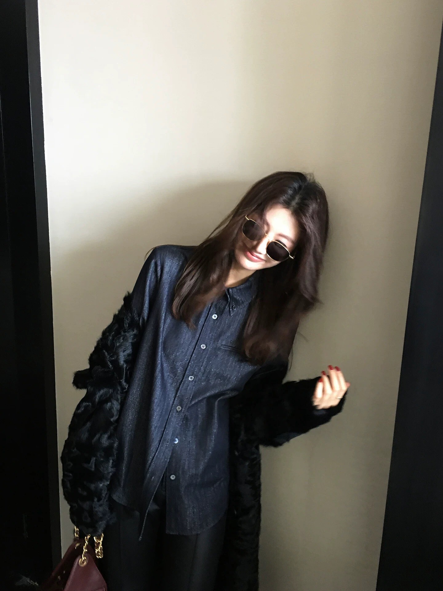 翻領排釦一字口袋造型牛仔襯衫上衣-S-L (Elegant & Love)