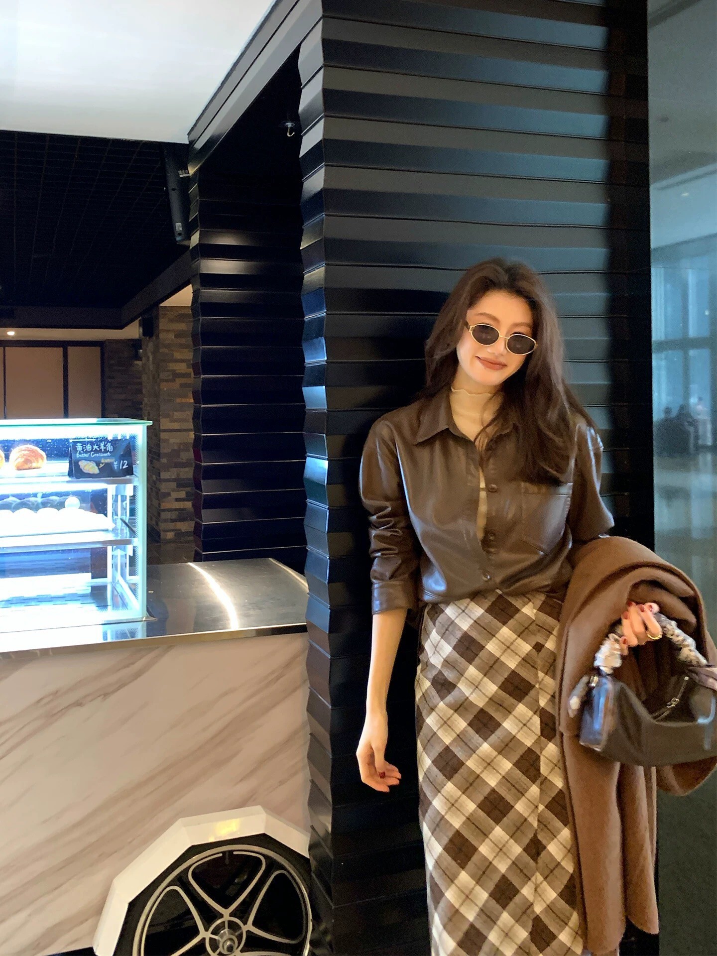 巧克力色系翻領PU皮革襯衫上衣-S-L (Elegant & Love)