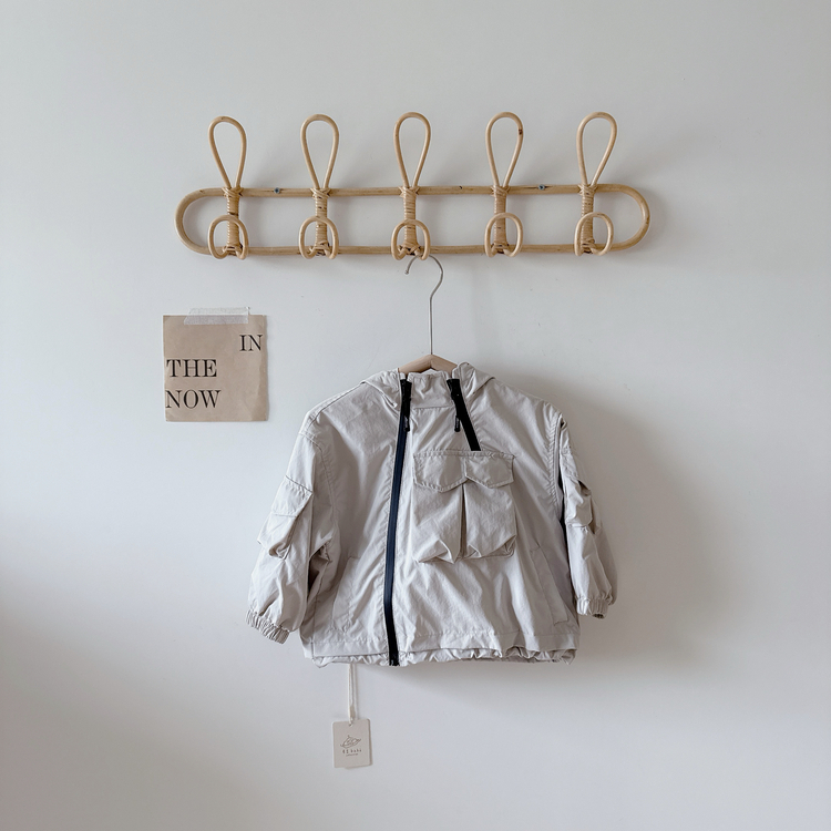 灰色休閒連帽外套