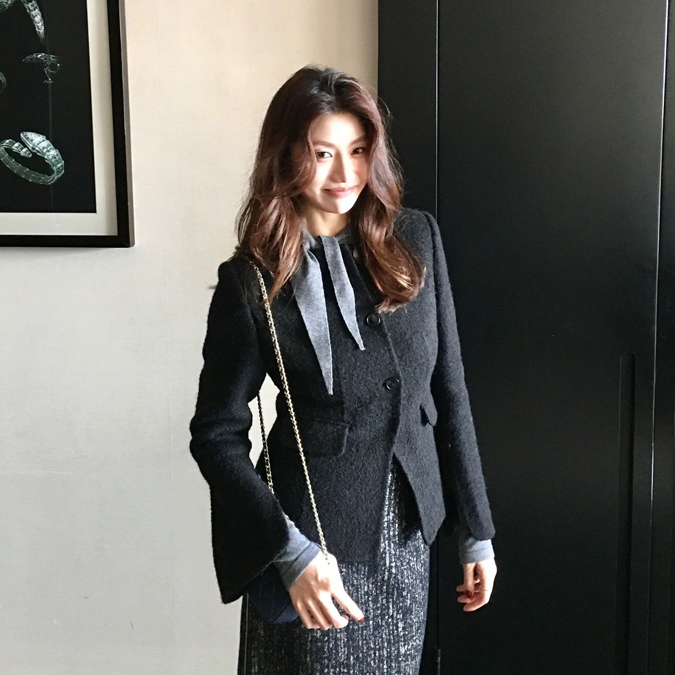 石墨灰圓領排釦收腰羊毛西裝外套-S-XL (Elegant & Love)