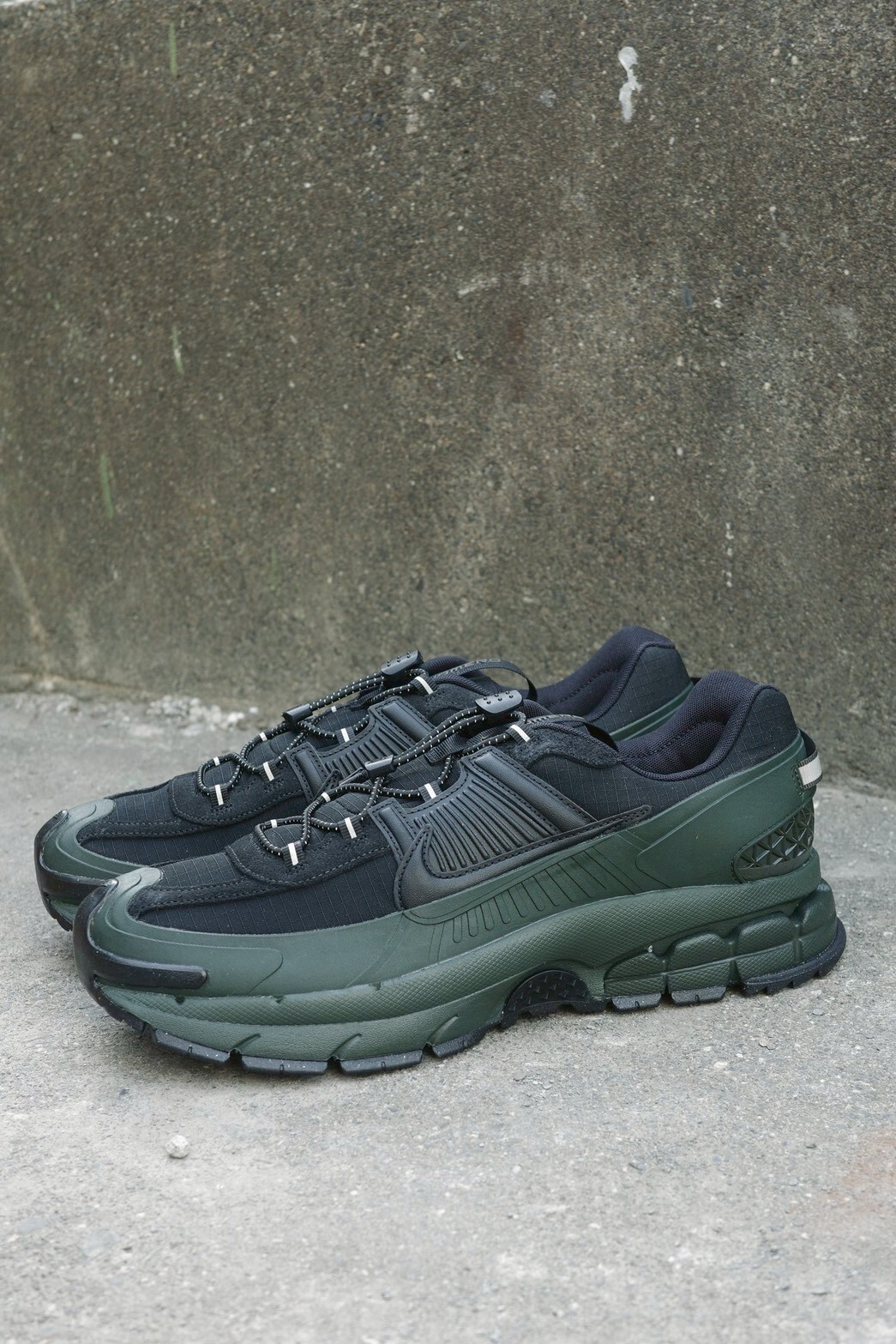 NIKE ZOOM VOMERO ROAM 黑綠 FV2295-300