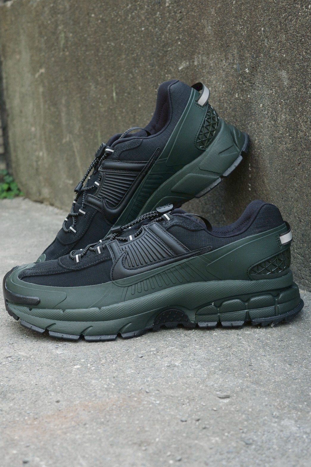 NIKE ZOOM VOMERO ROAM 黑綠 FV2295-300