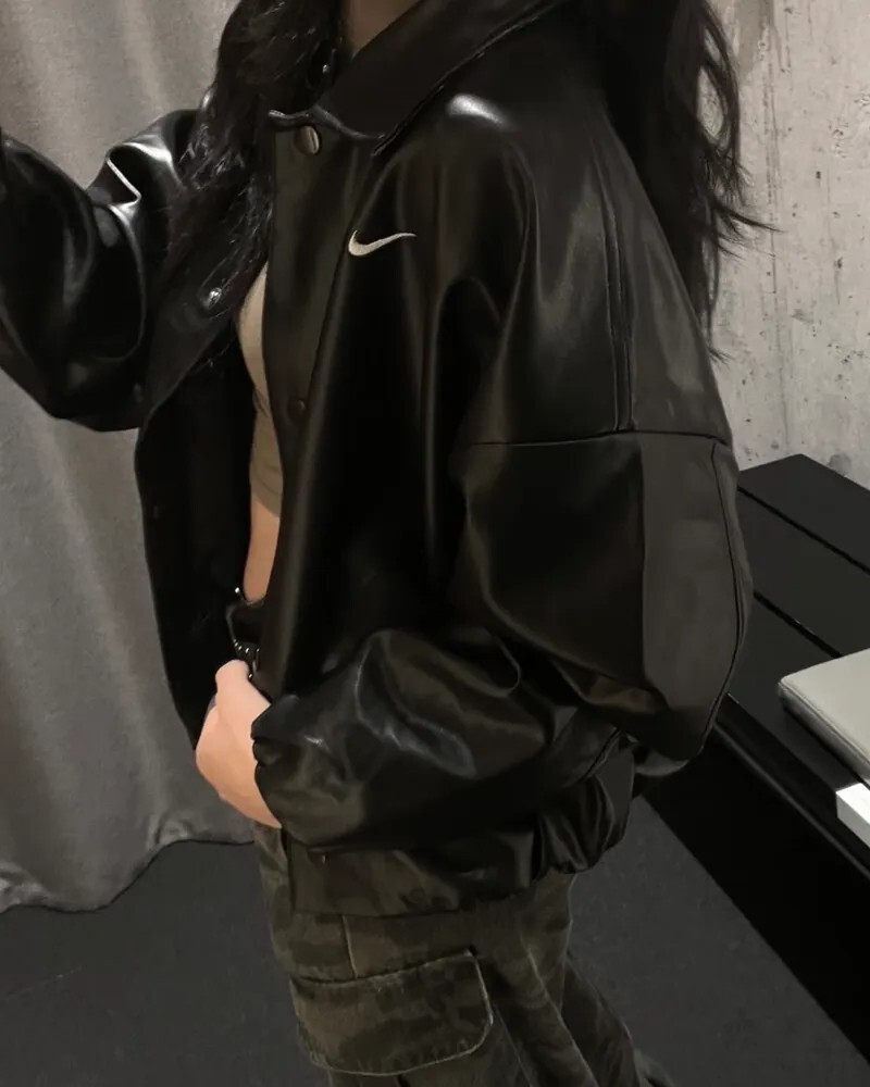 NIKE SPORTSWEAR 豹紋翻領皮革外套長袖夾克 IO0477-010