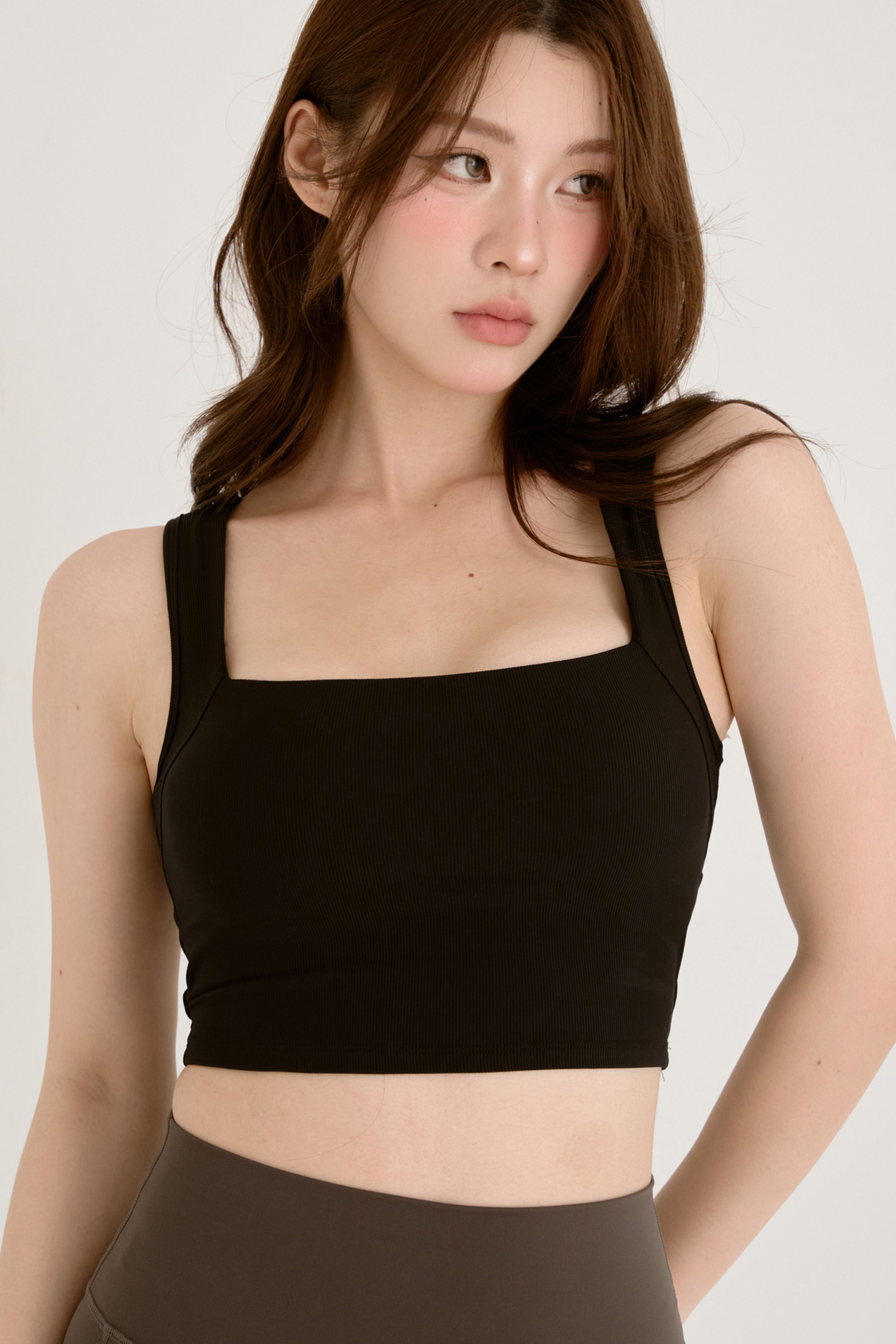 Rae穩感防震 方領挖背運動背心 / 黑